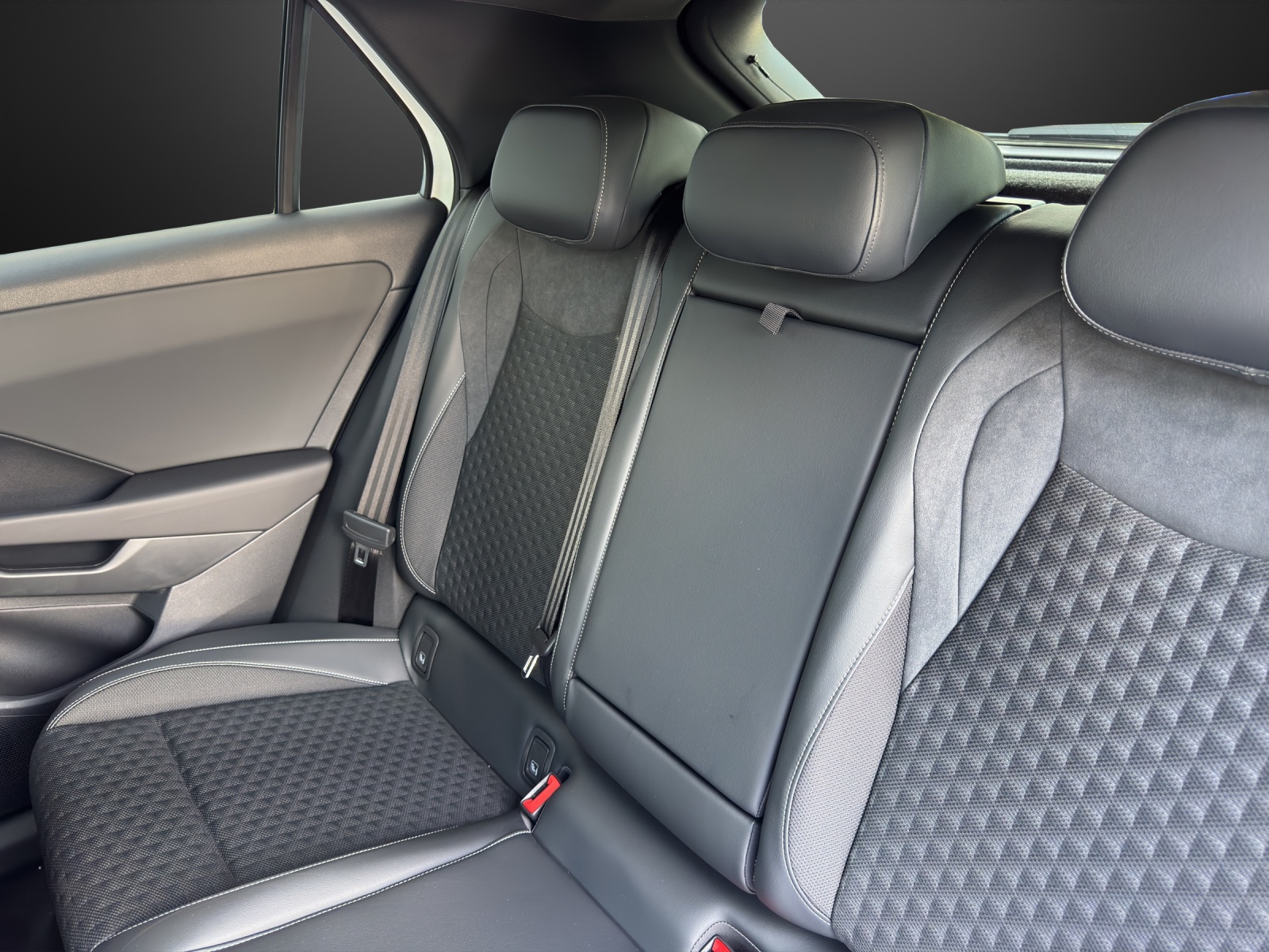 VW T-Roc 1.5 eTSI mHEV R-Line DSG-image-8