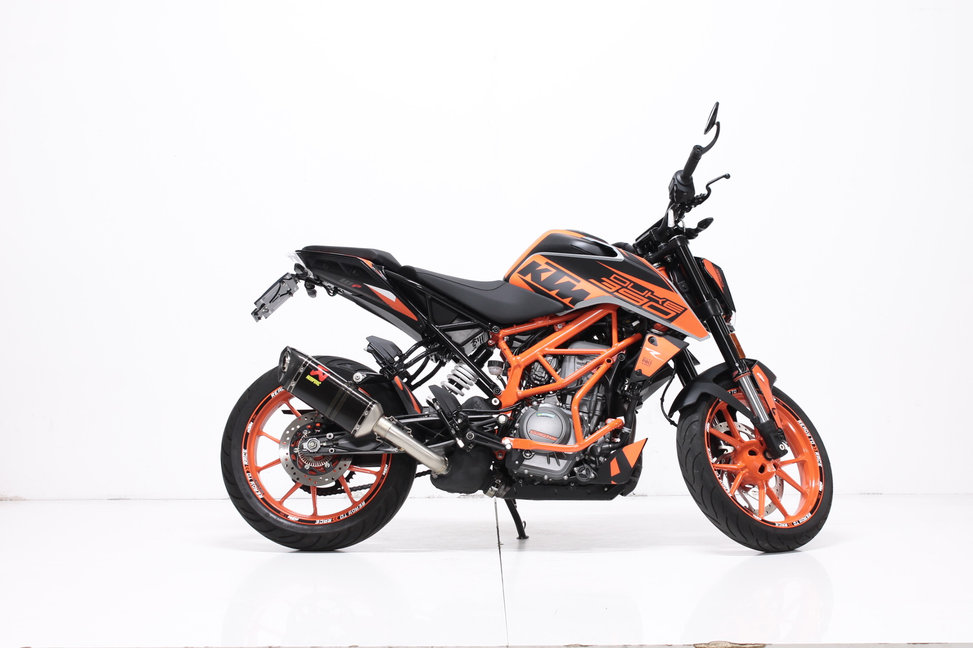 KTM 390 Duke-showroom-element-1