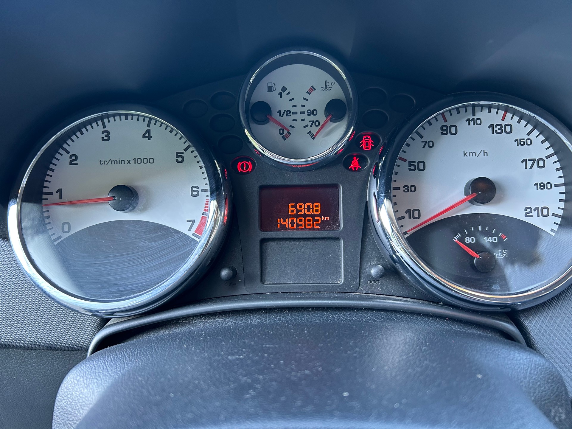 PEUGEOT 207 1.6 16V Turbo GT 150-image-9