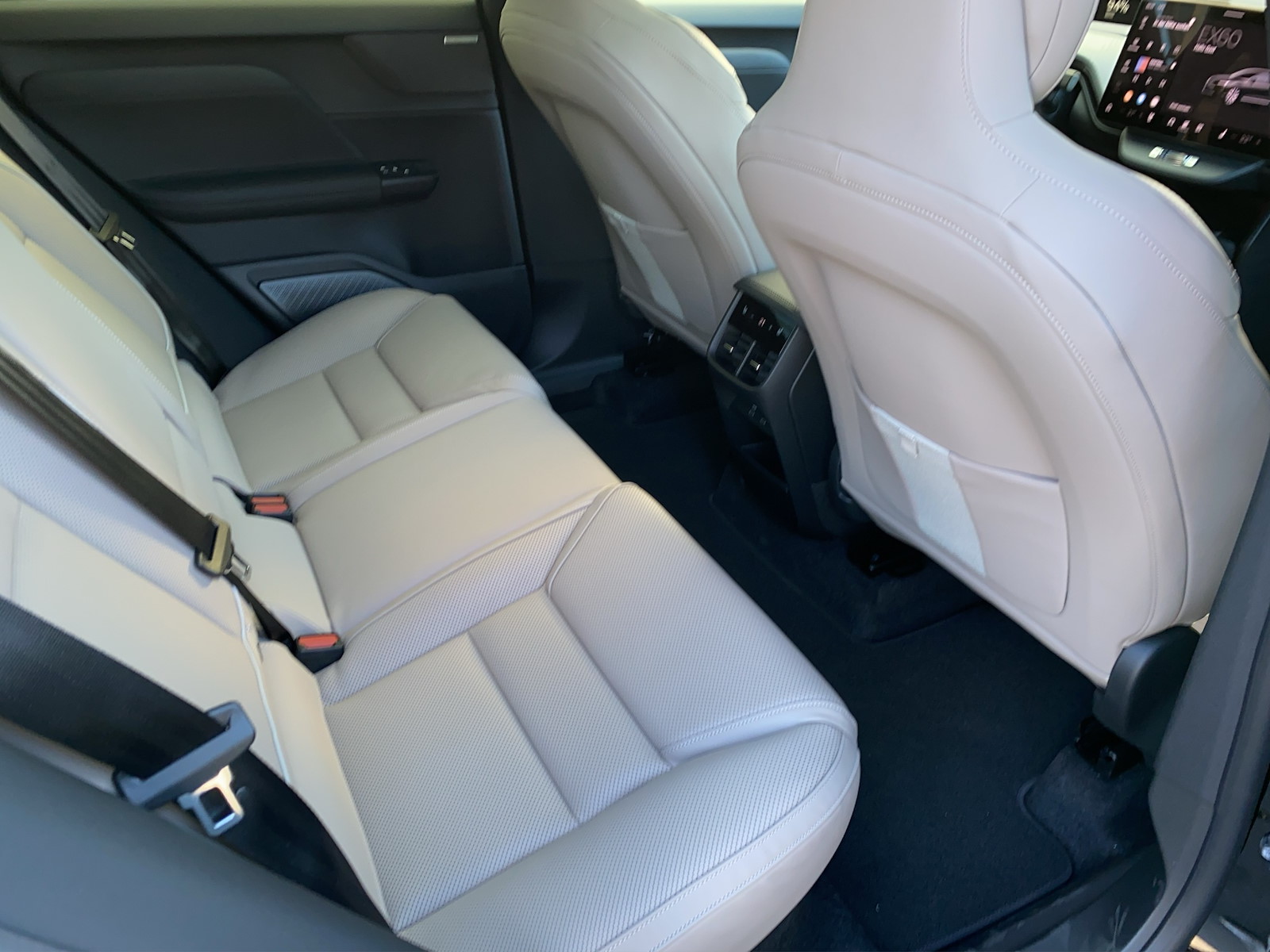 VOLVO EX60 Twin Ultra AWD-image-11