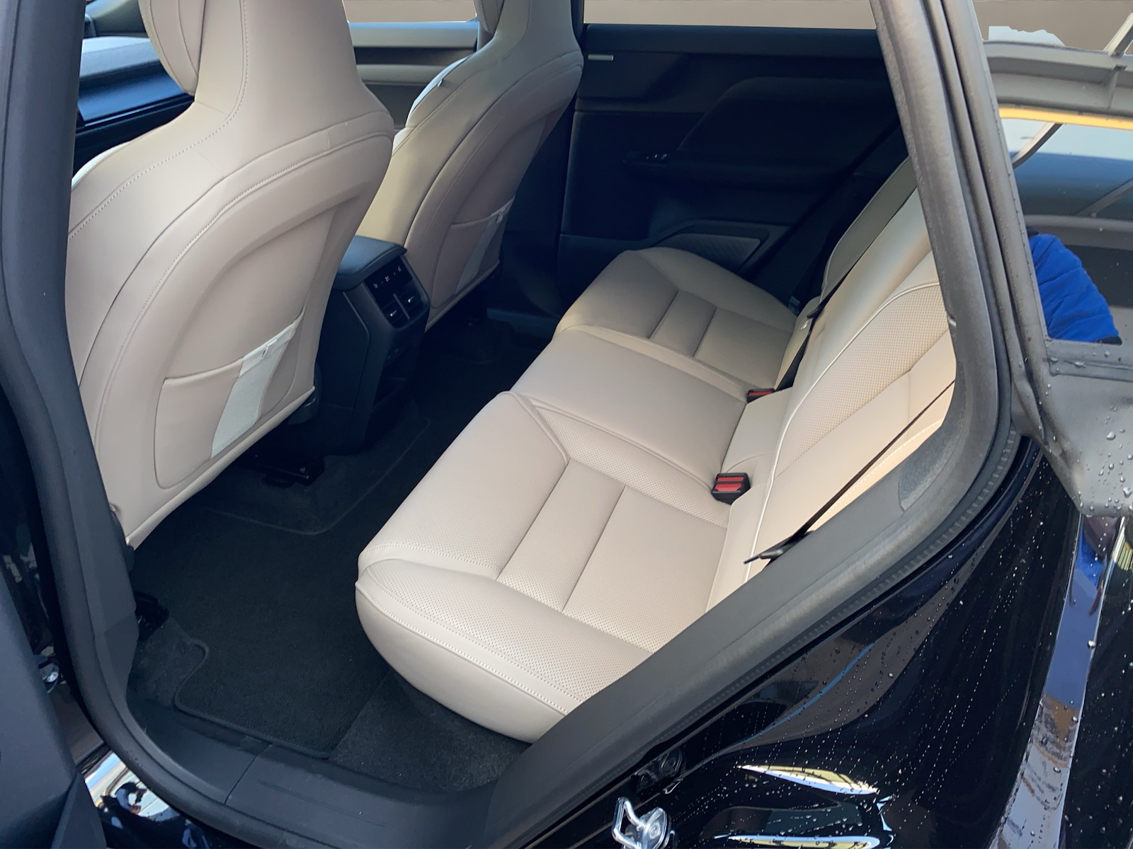 VOLVO EX60 Twin Ultra AWD-image-9