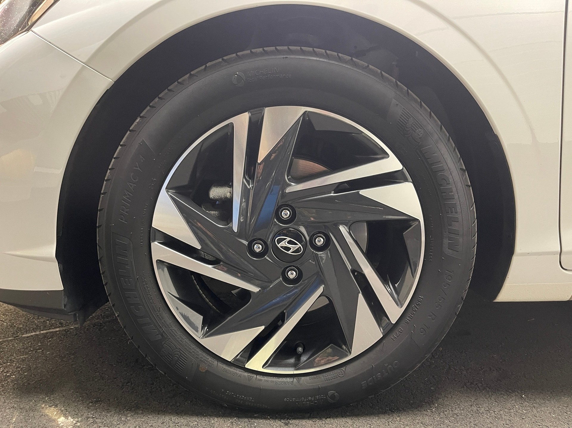 HYUNDAI i20 1.0 T-GDi Amplia DCT-image-9