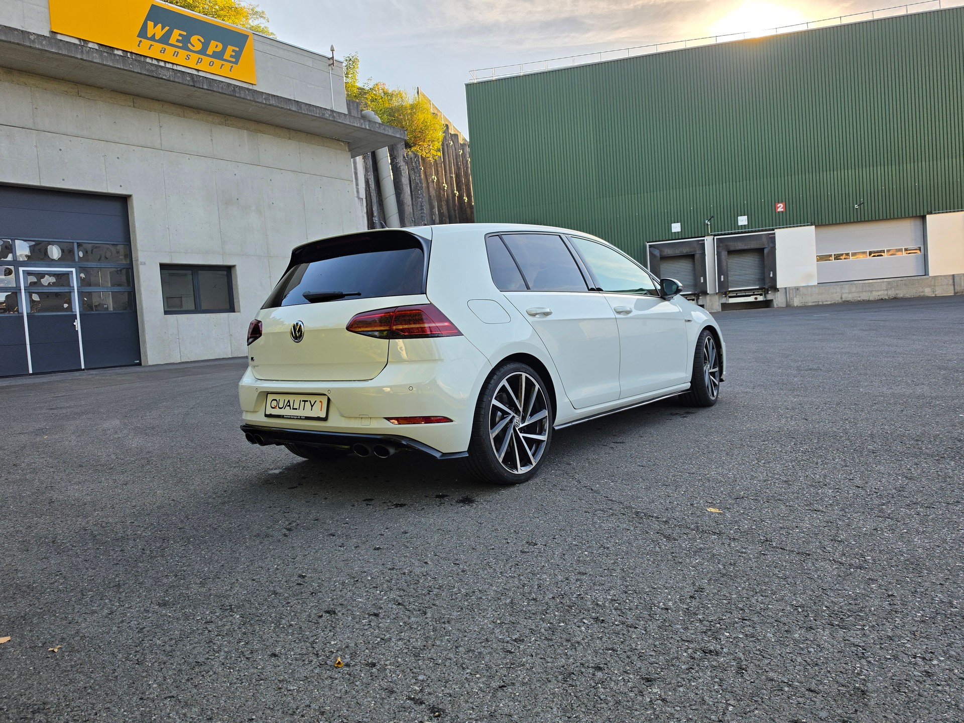 VW Golf 2.0 TSI R 4Motion DSG-image-15