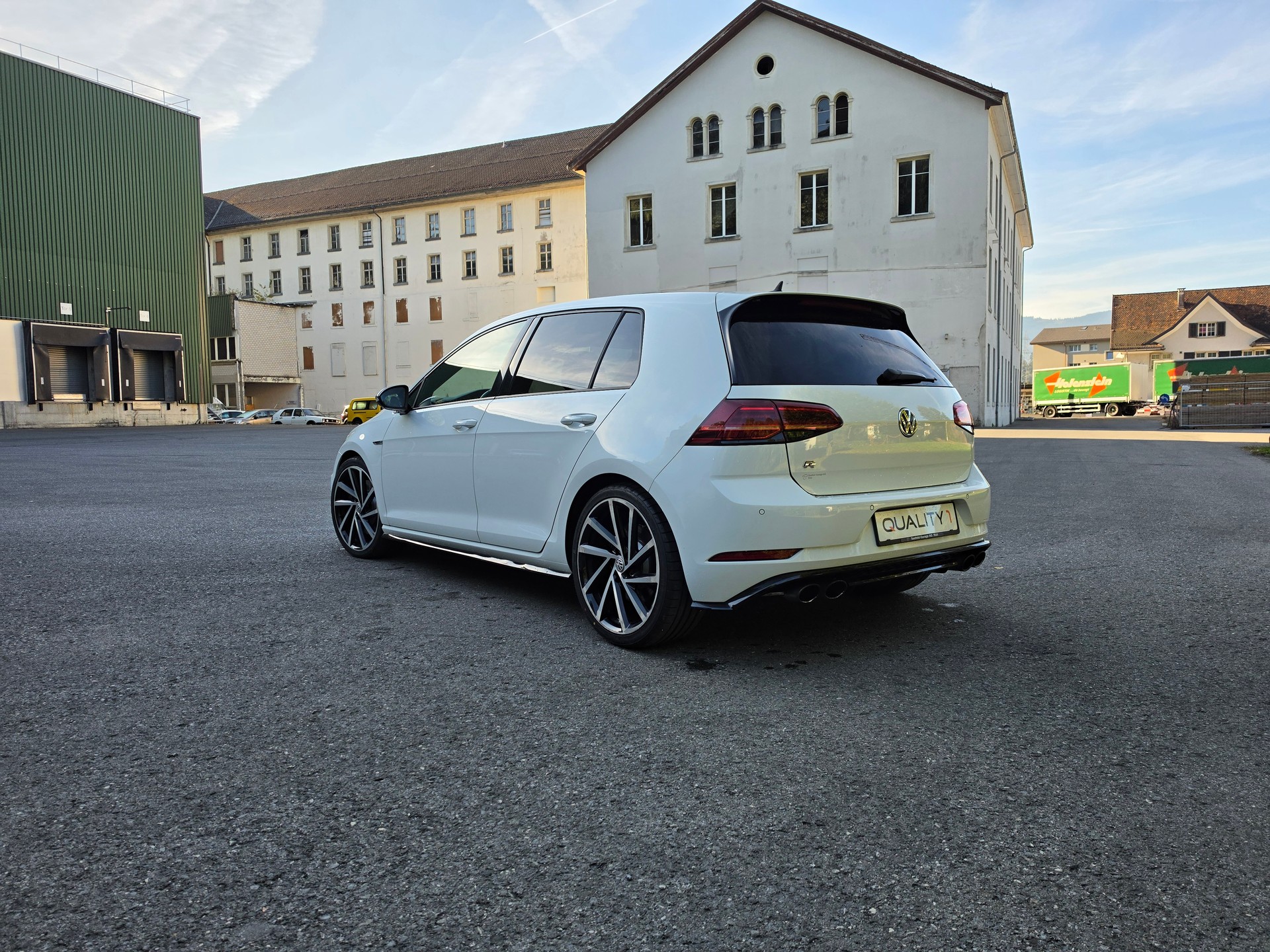 VW Golf 2.0 TSI R 4Motion DSG-image-14
