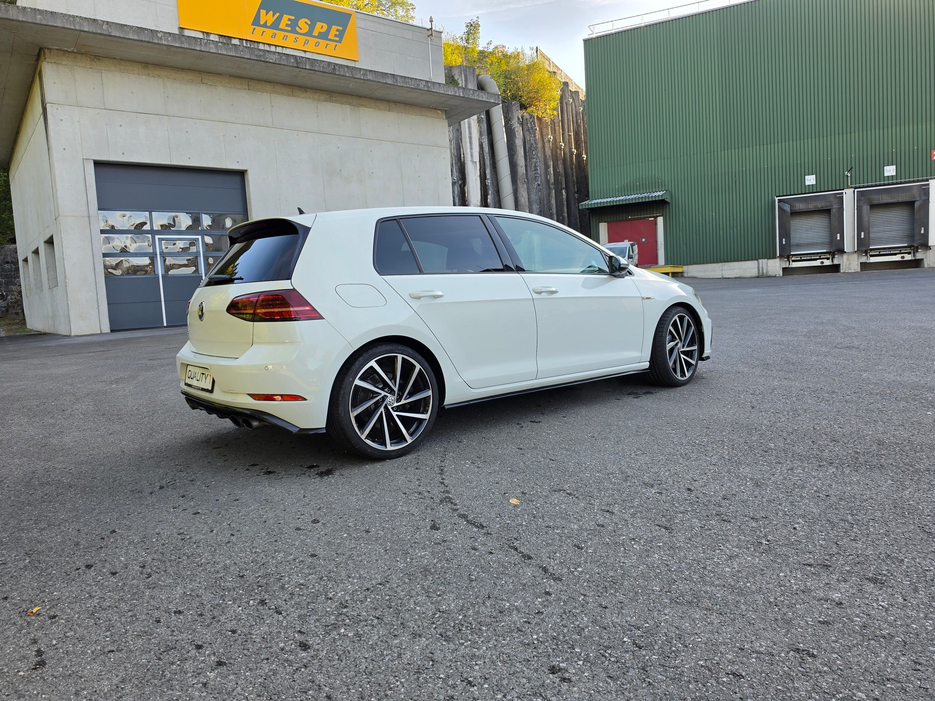 VW Golf 2.0 TSI R 4Motion DSG-image-13
