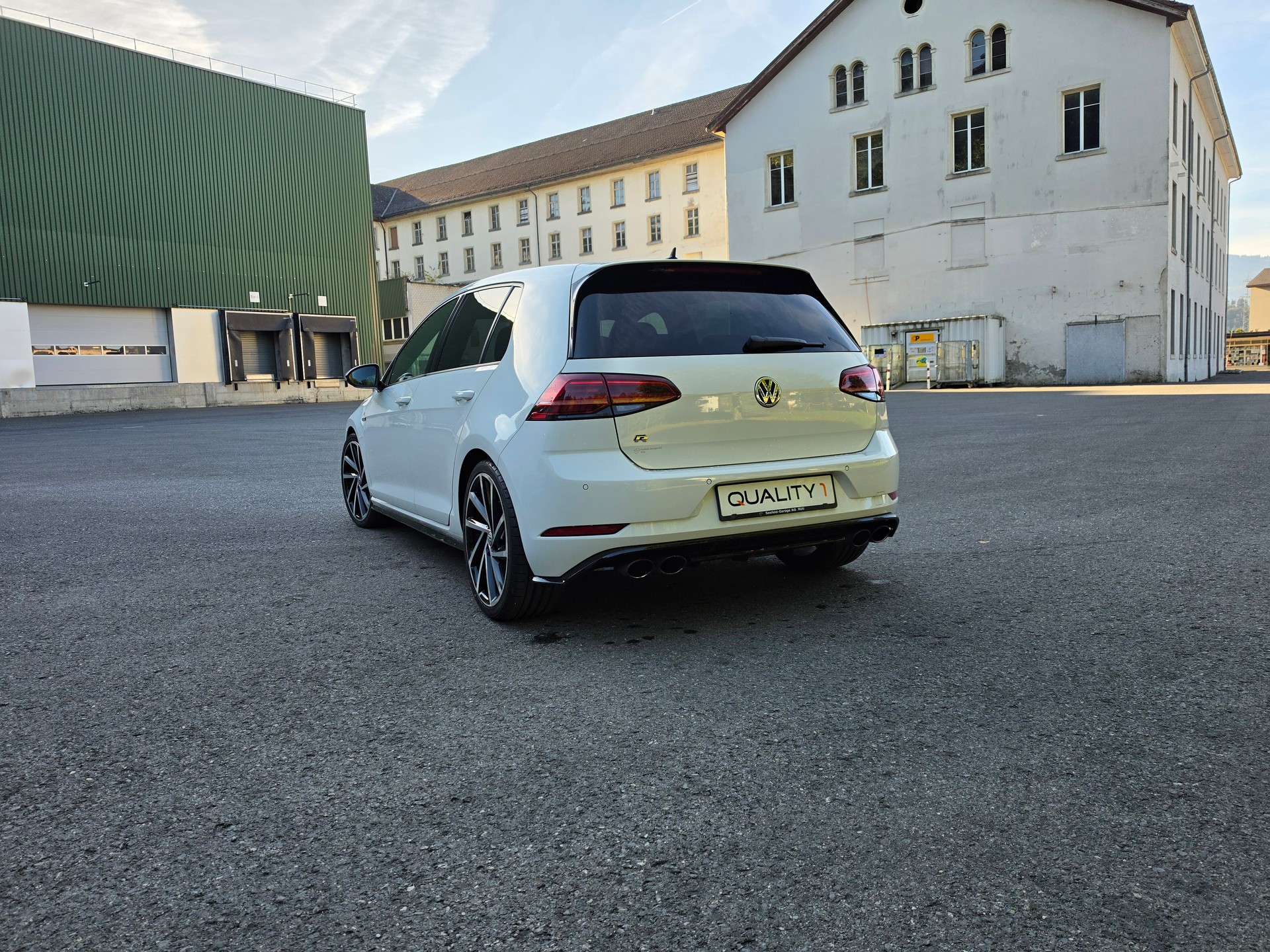 VW Golf 2.0 TSI R 4Motion DSG-image-16