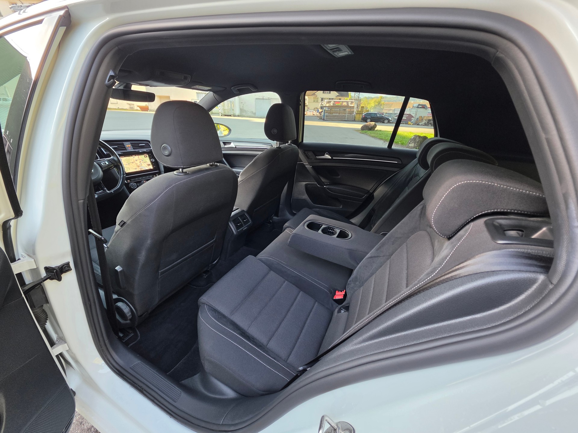 VW Golf 2.0 TSI R 4Motion DSG-image-21
