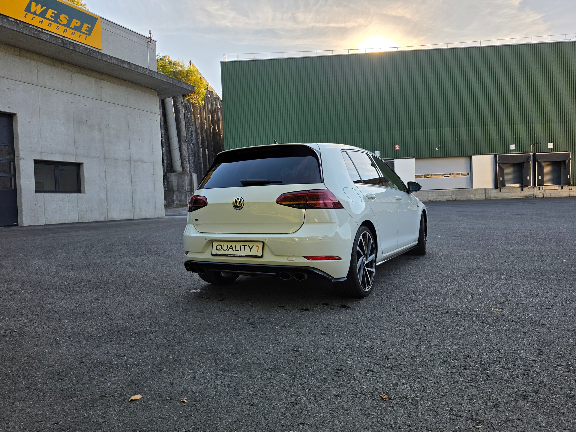 VW Golf 2.0 TSI R 4Motion DSG-image-17