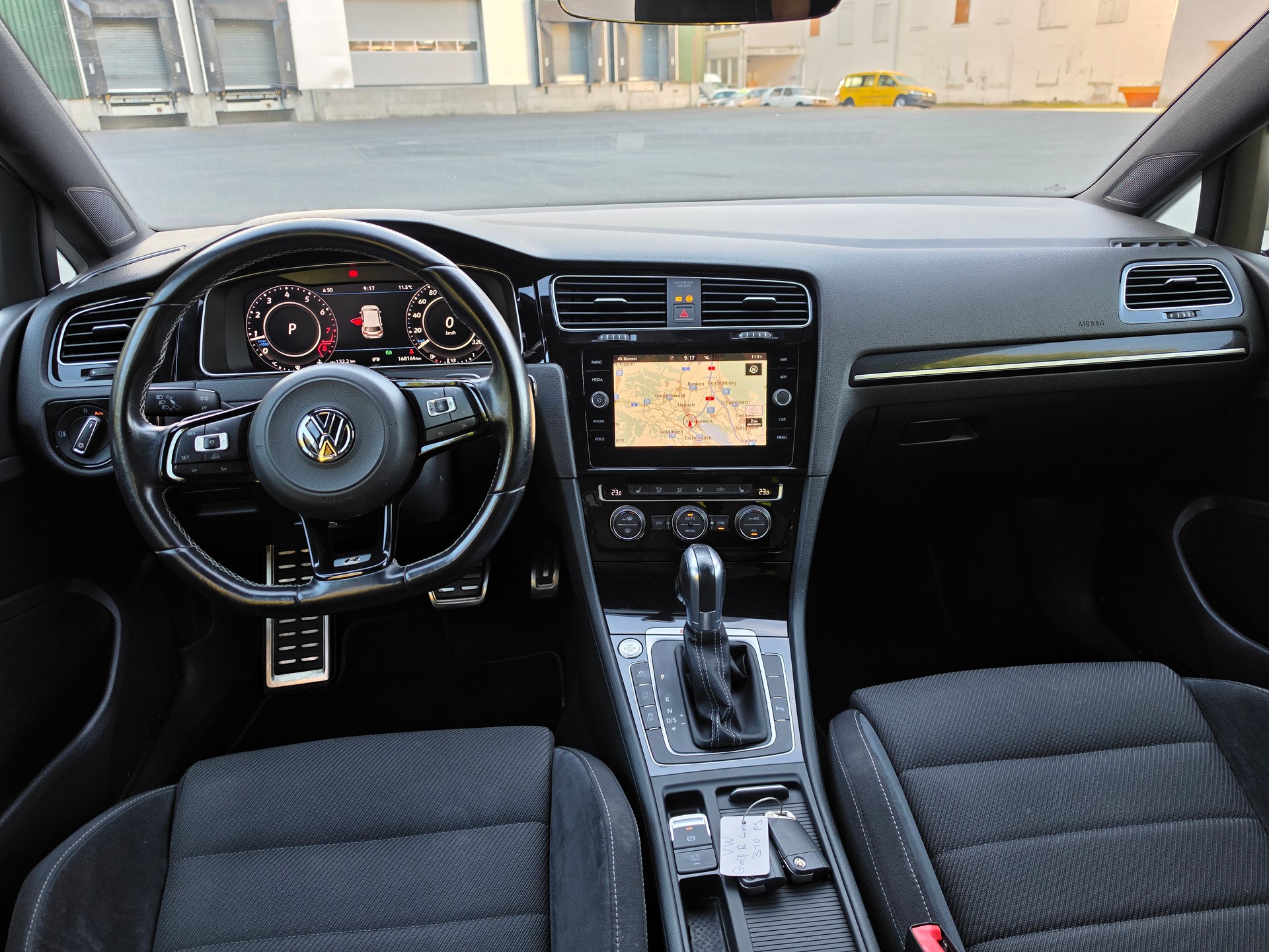 VW Golf 2.0 TSI R 4Motion DSG-image-18