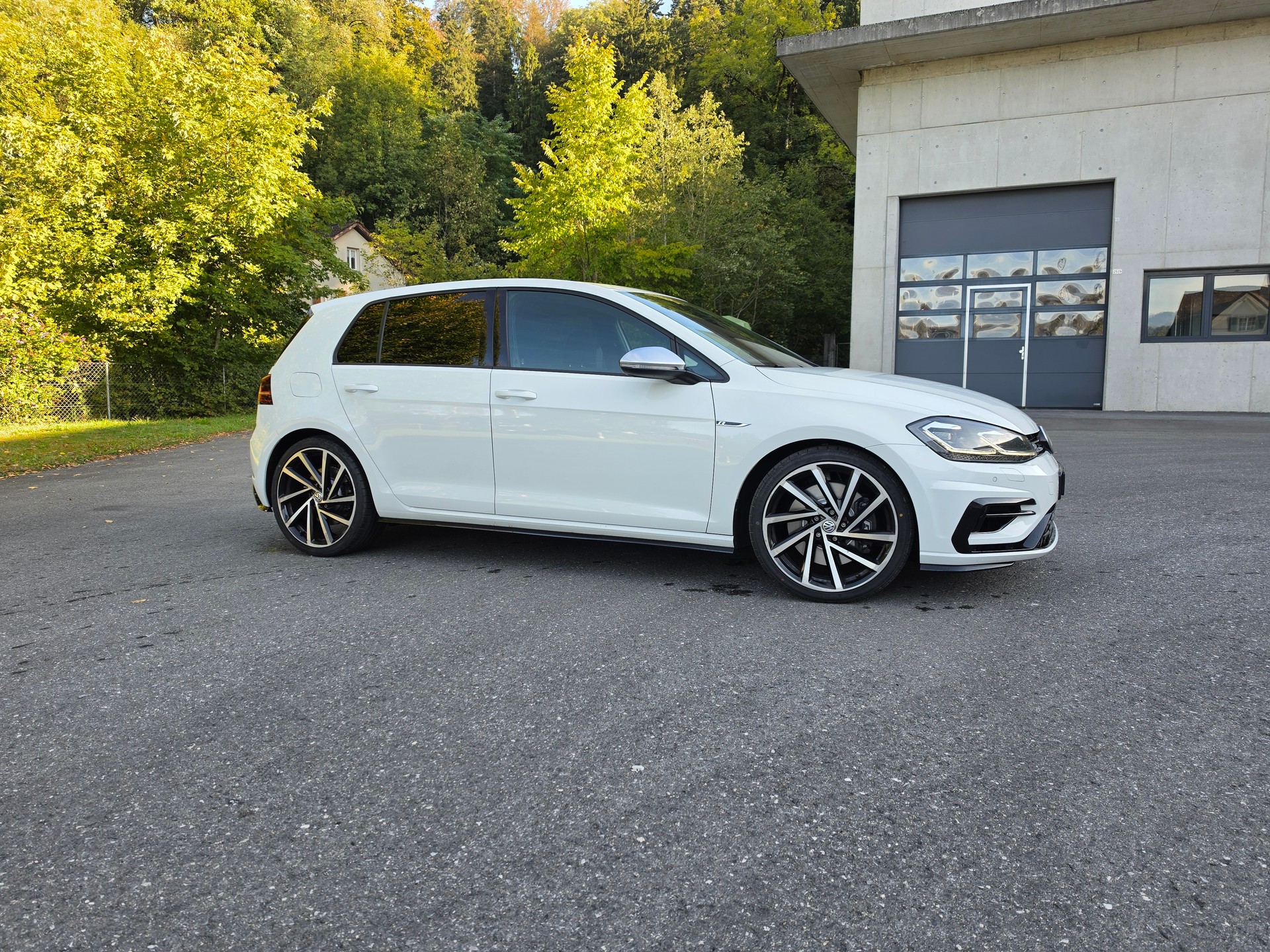 VW Golf 2.0 TSI R 4Motion DSG-image-8