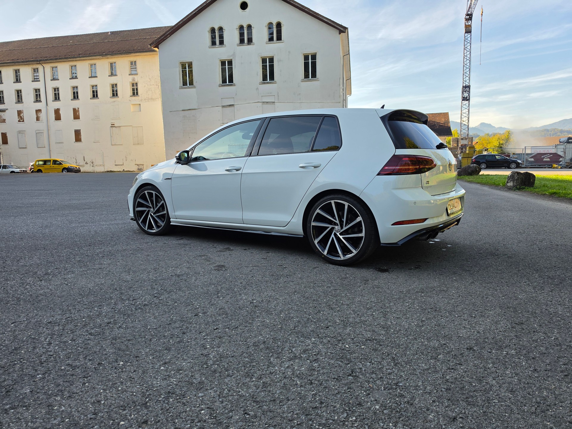 VW Golf 2.0 TSI R 4Motion DSG-image-12