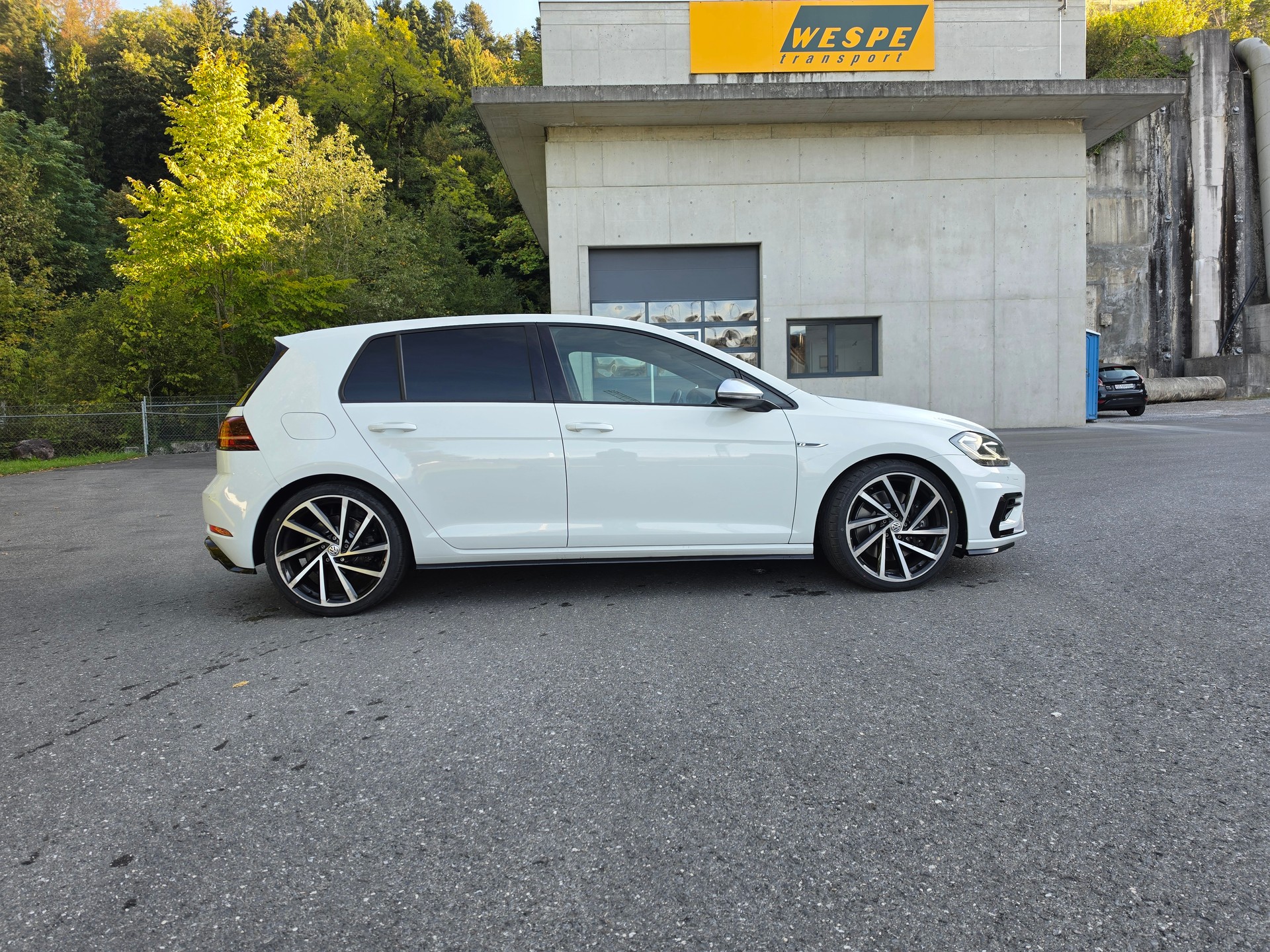 VW Golf 2.0 TSI R 4Motion DSG-image-10