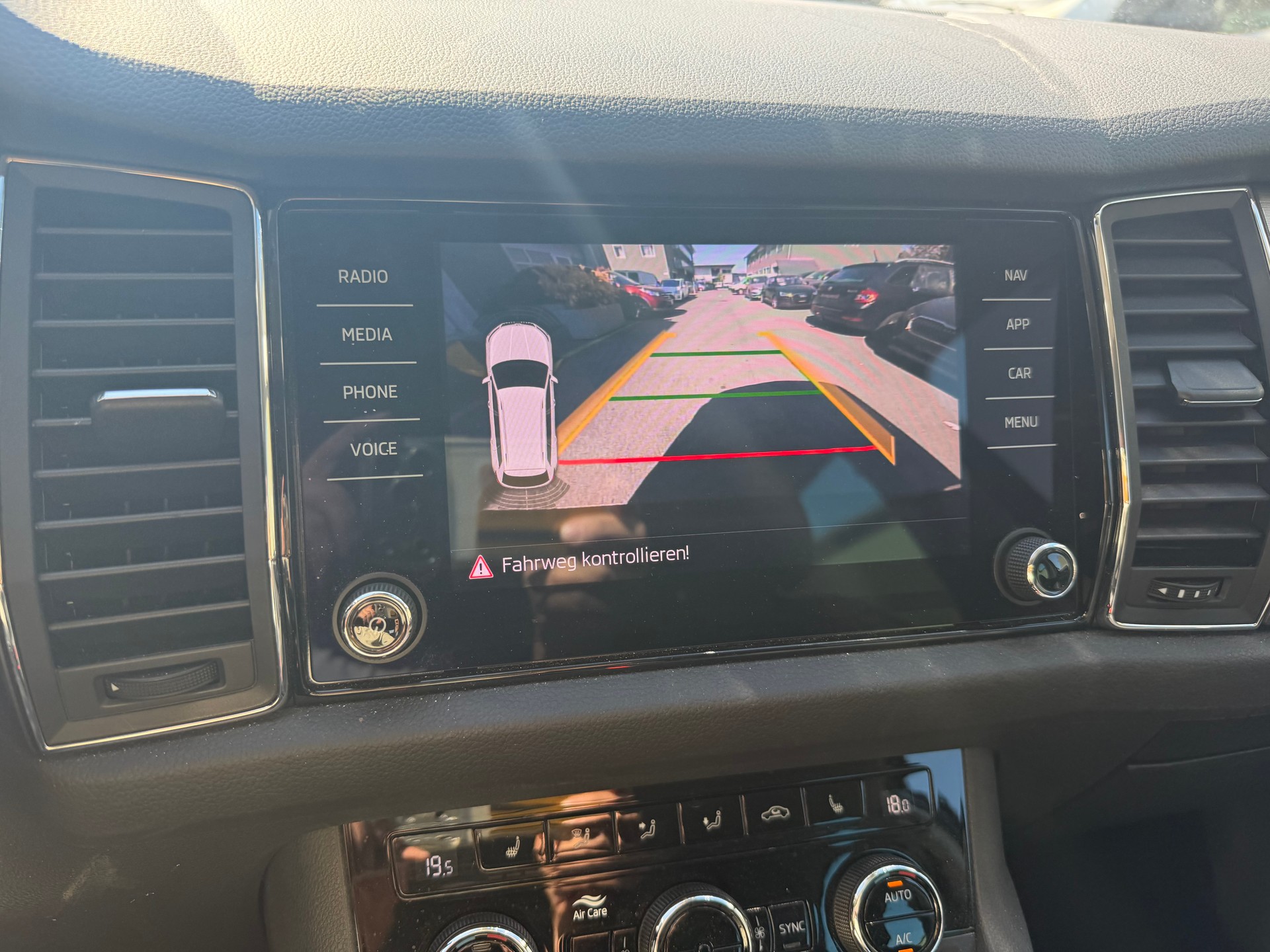 SKODA Kodiaq 2.0 TSI Ambition 4x4-image-11
