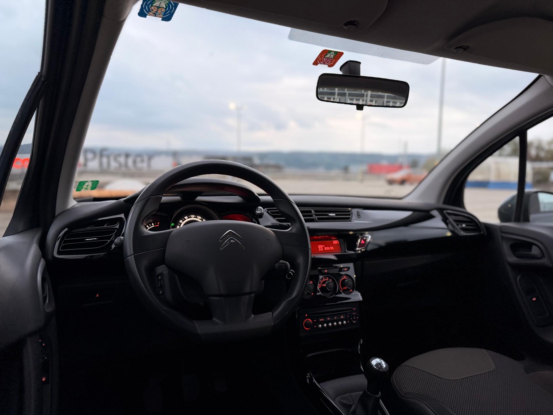 CITROEN C3 1.2i Attraction-image-8