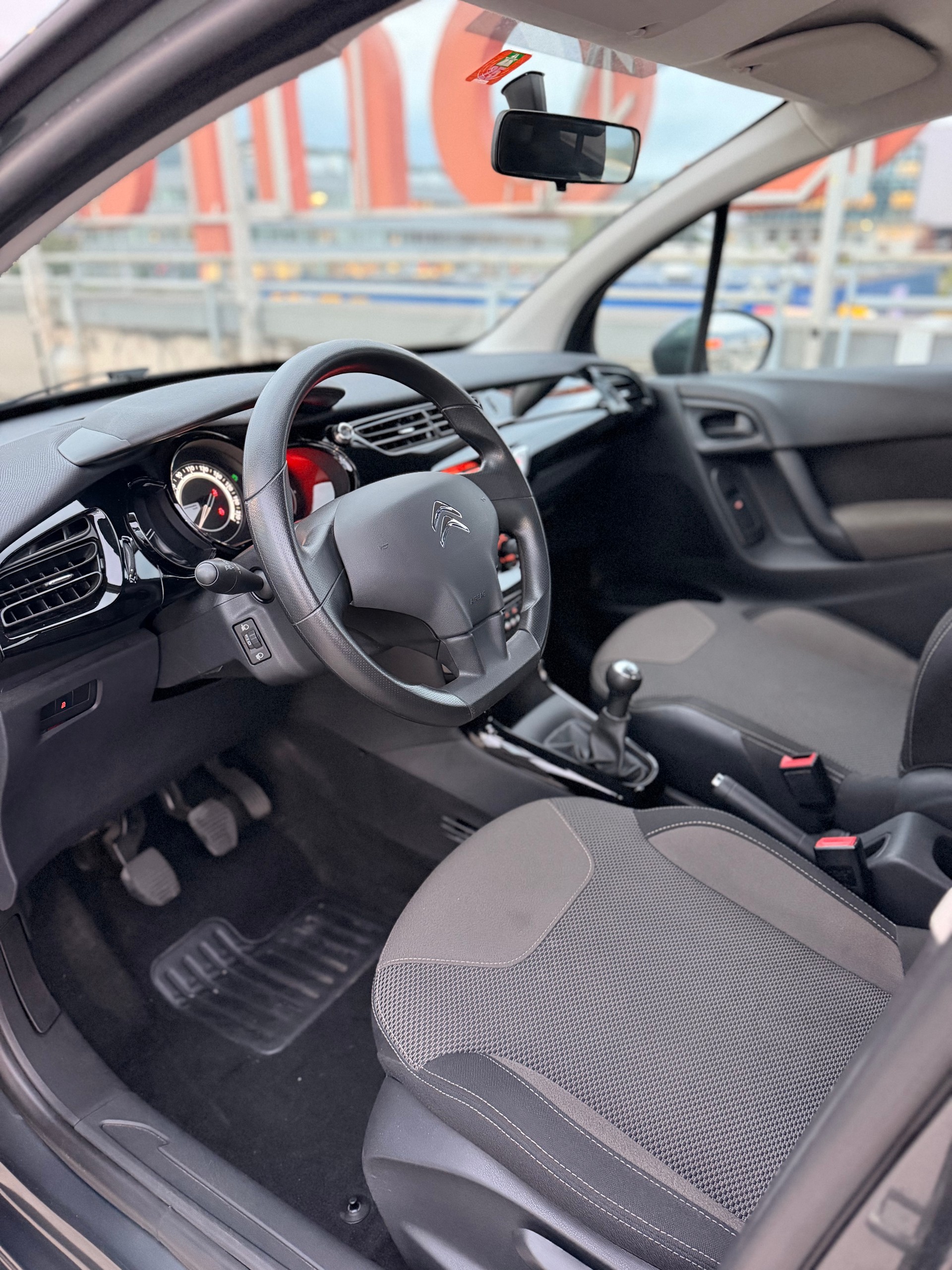 CITROEN C3 1.2i Attraction-image-11