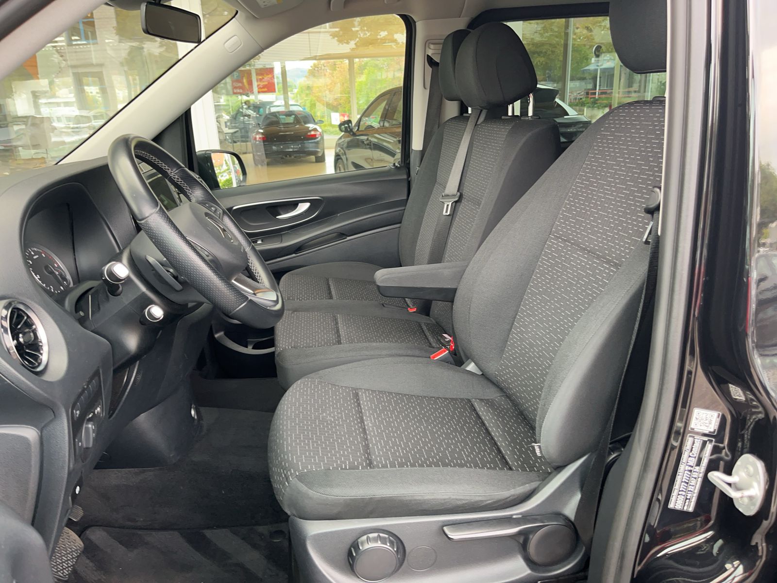 MERCEDES-BENZ Vito 116 CDI Lang Select Tourer 4Matic 9G-Tronic-image-5
