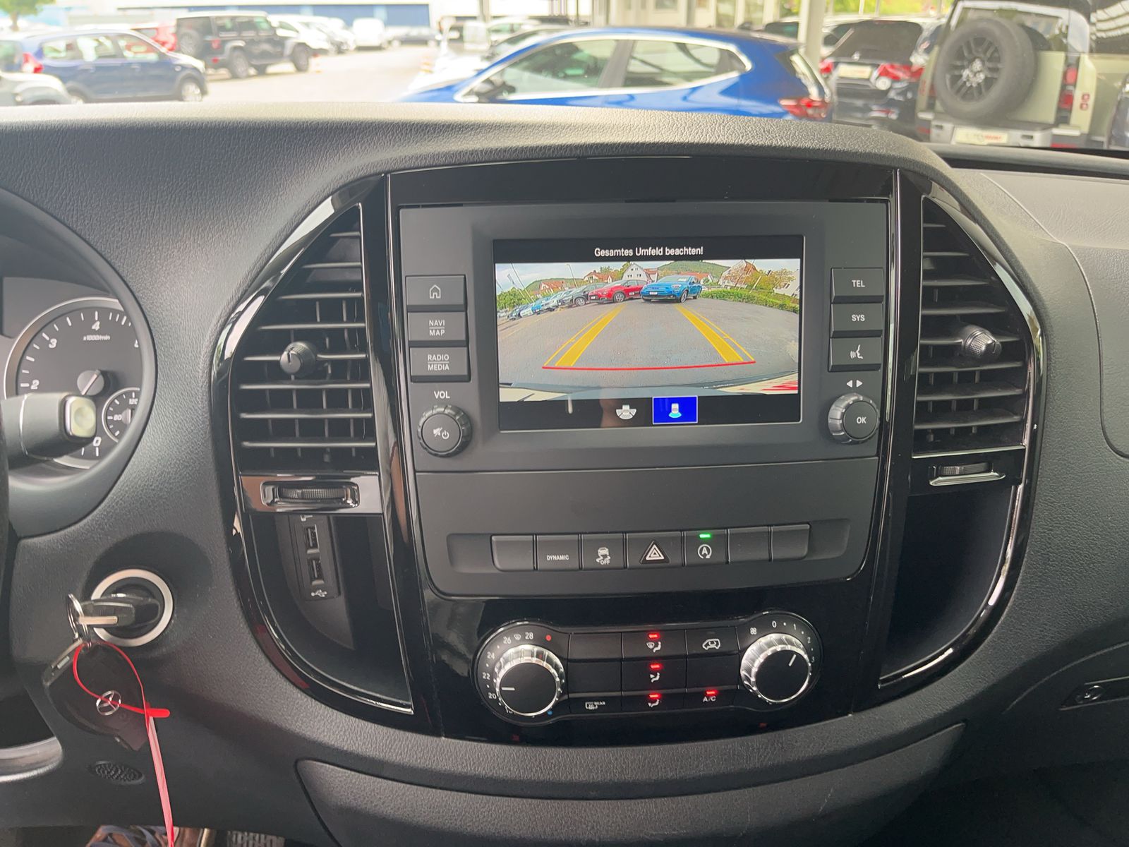 MERCEDES-BENZ Vito 116 CDI Lang Select Tourer 4Matic 9G-Tronic-image-9