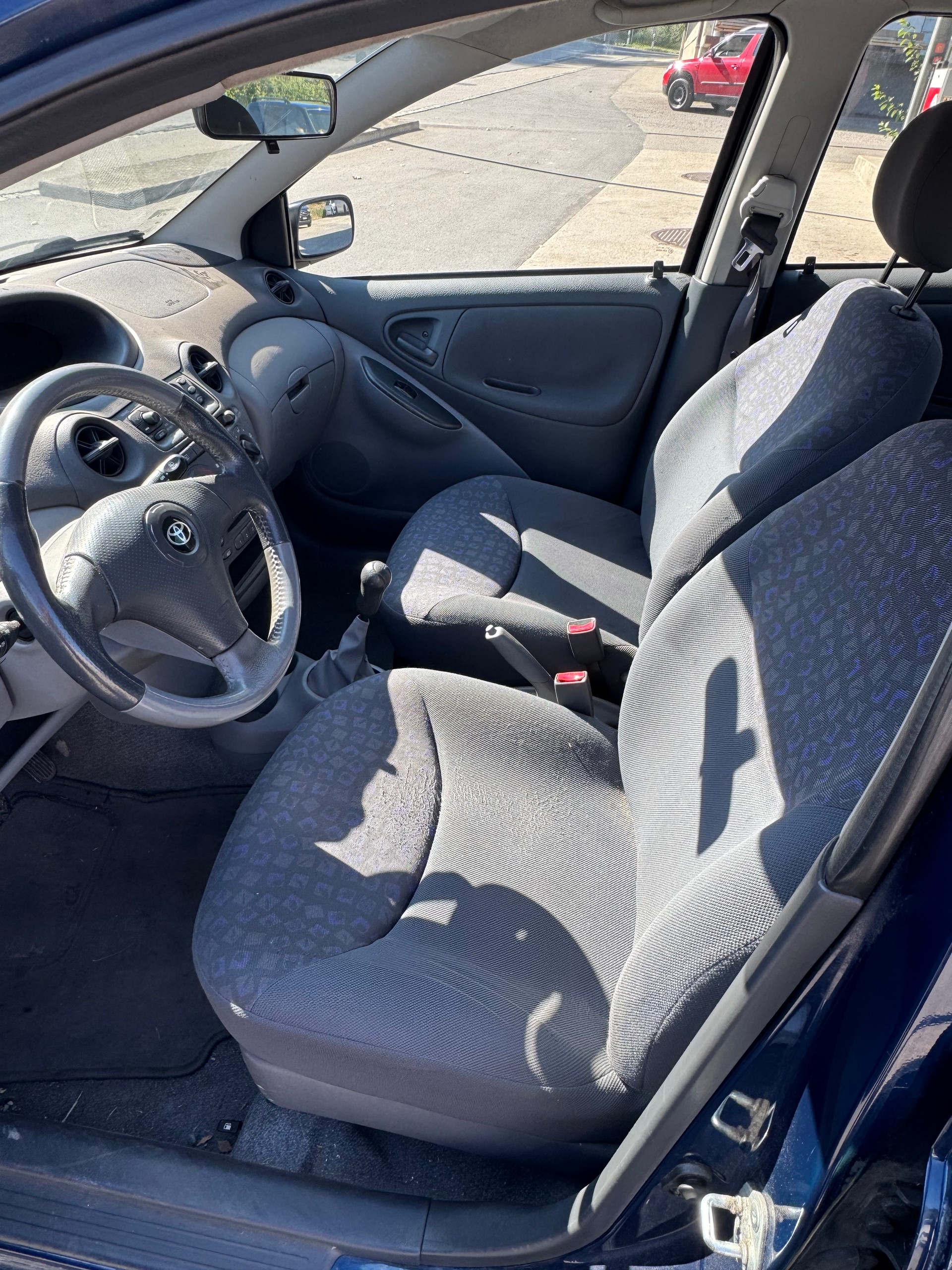 TOYOTA Yaris 1.3 Linea Sol-image-6
