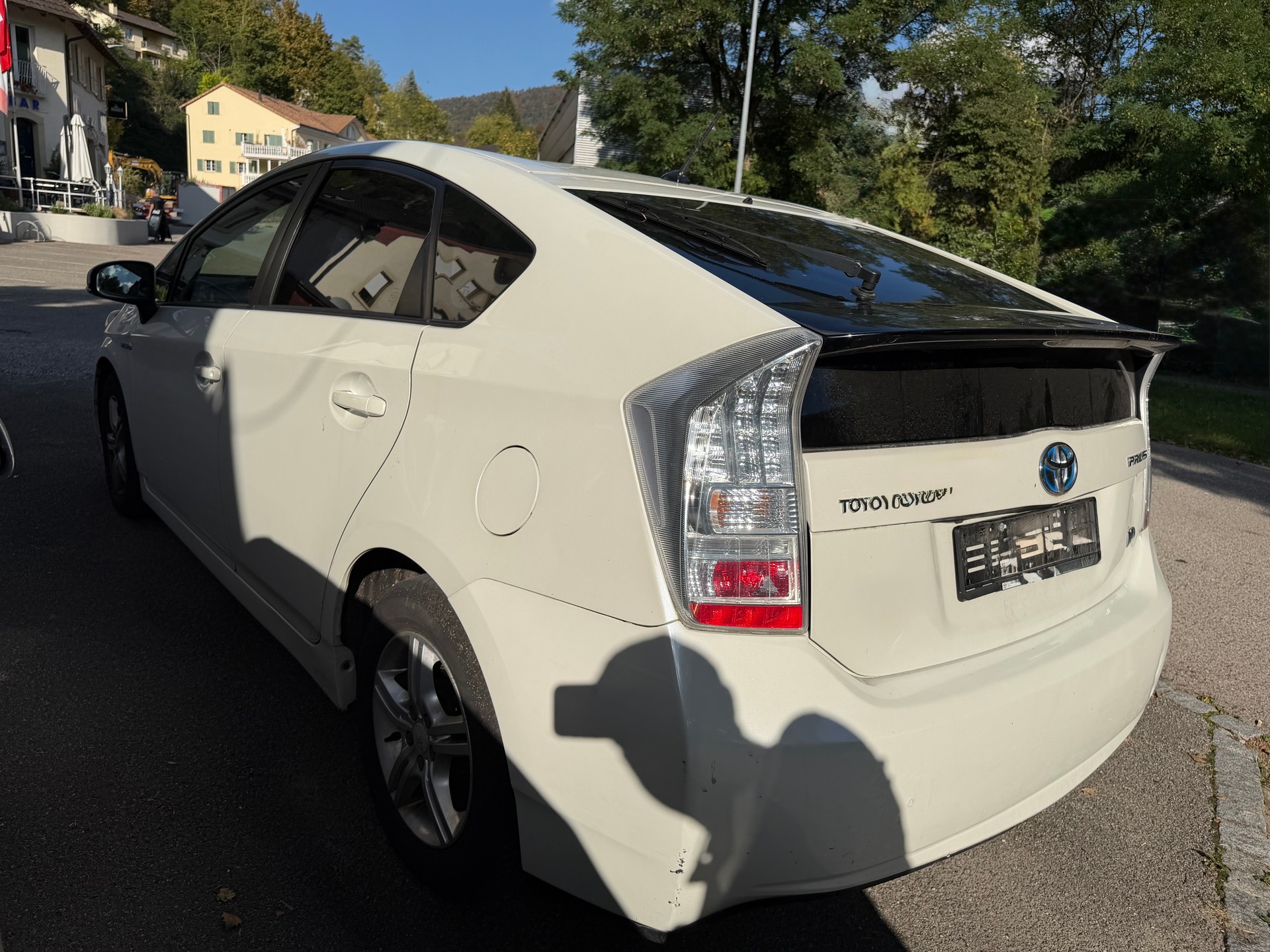 TOYOTA Prius 1.8 16V HSD Luna-image-3