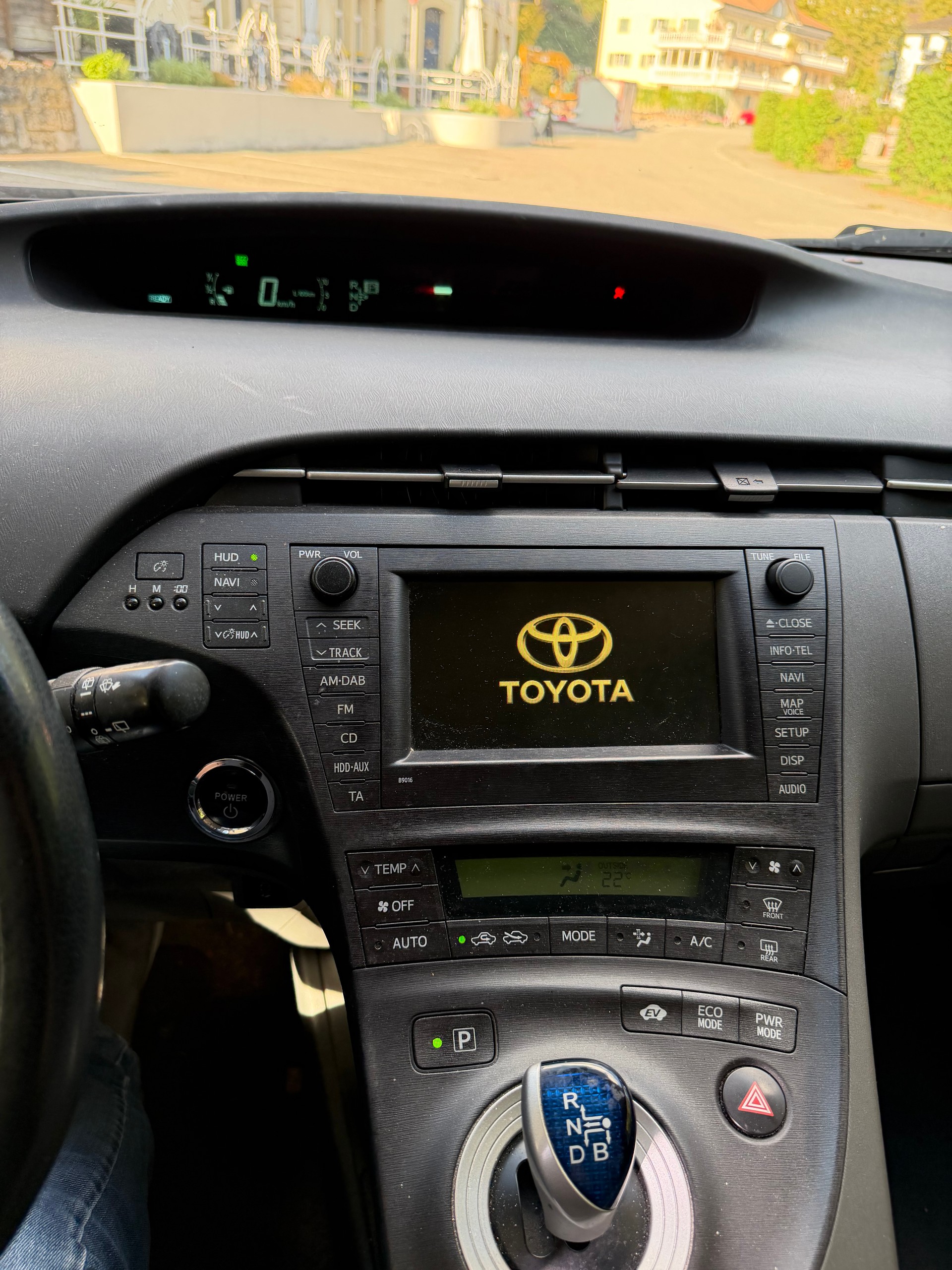 TOYOTA Prius 1.8 16V HSD Luna-image-9