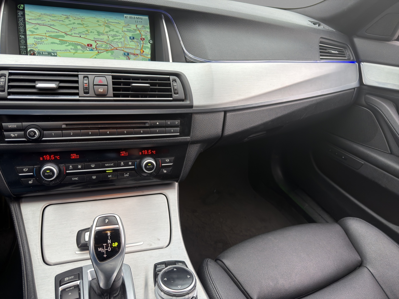 BMW 528i Touring xDrive-image-7