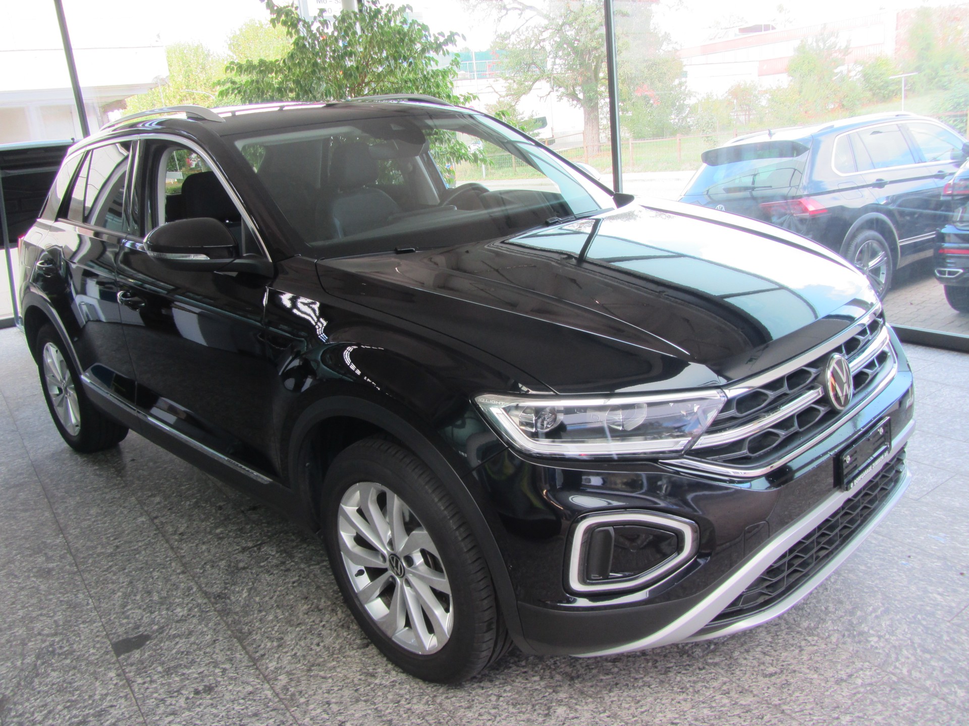 VW T-Roc 2.0 TSI Style DSG 4Motion-image-1