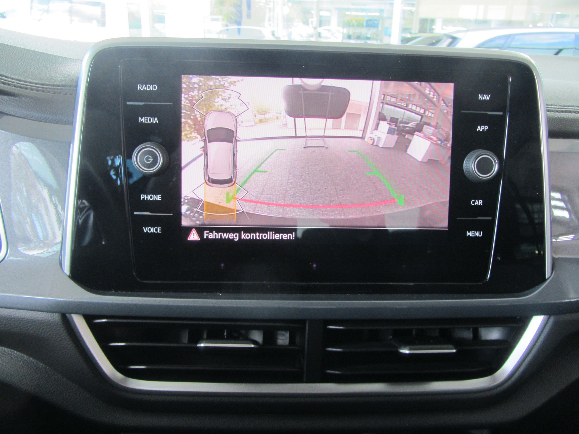 VW T-Roc 2.0 TSI Style DSG 4Motion-image-6