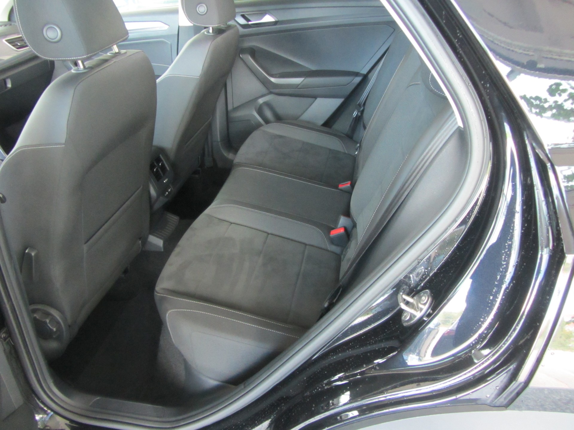 VW T-Roc 2.0 TSI Style DSG 4Motion-image-5