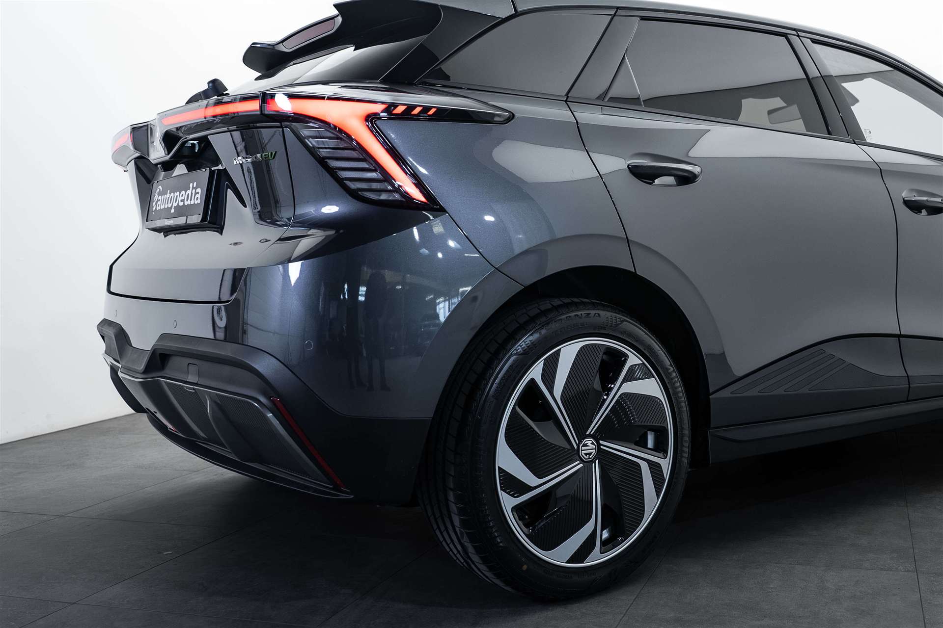 MG MG 4 EV 64kWh Premium Facelift Automat-image-3