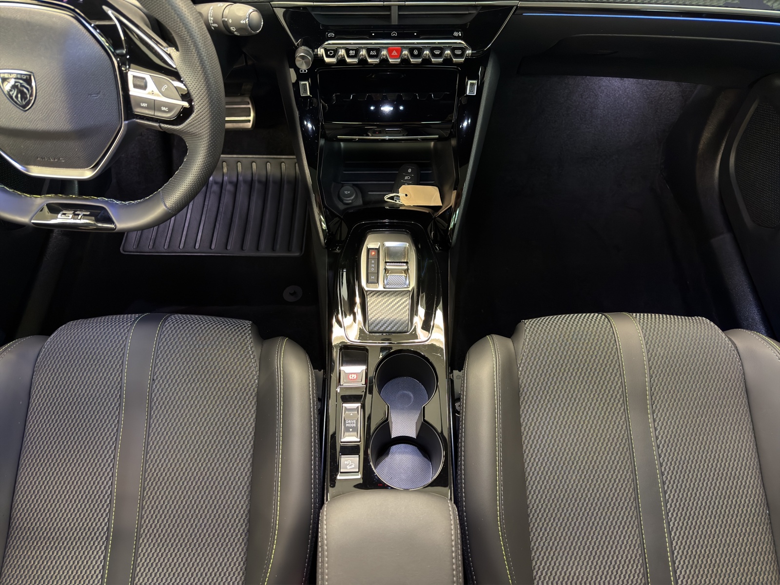 Image PEUGEOT 2008 2008 1.2 145 MHEV GT