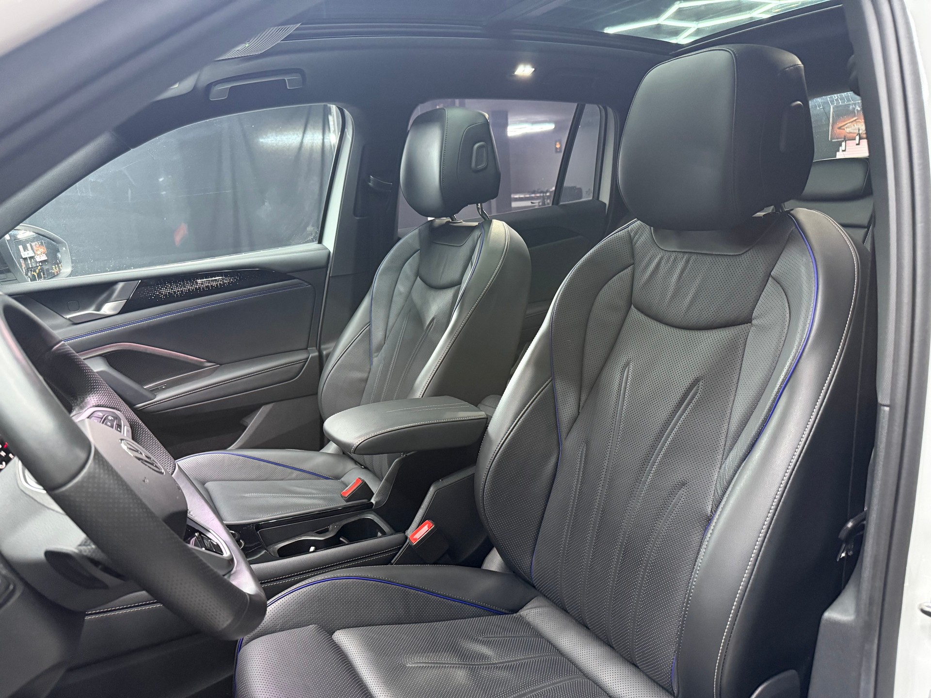 VW Tiguan 2.0 TSI DSG R-Line 4Motion-image-14