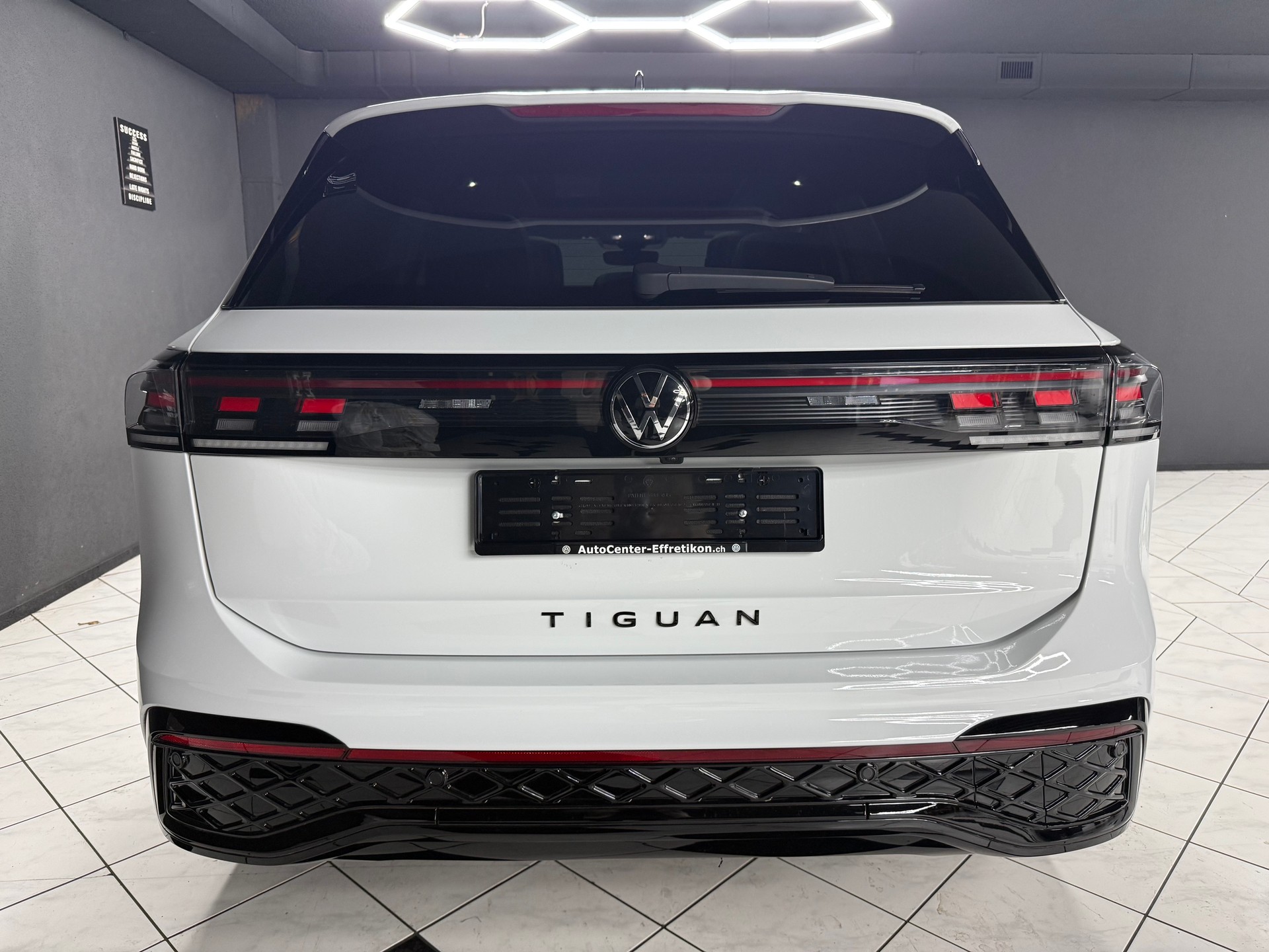 VW Tiguan 2.0 TSI DSG R-Line 4Motion-showroom-element-3