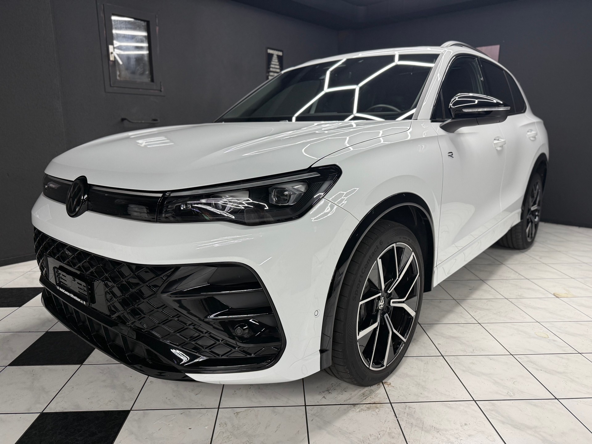 VW Tiguan 2.0 TSI DSG R-Line 4Motion-showroom-element-2