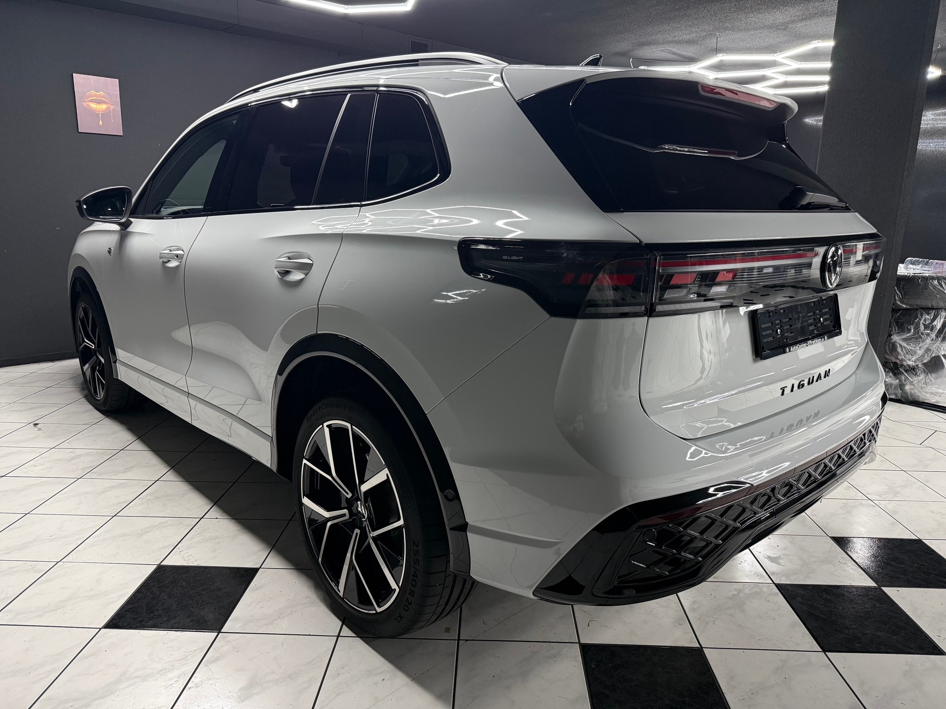 VW Tiguan 2.0 TSI DSG R-Line 4Motion-image-5