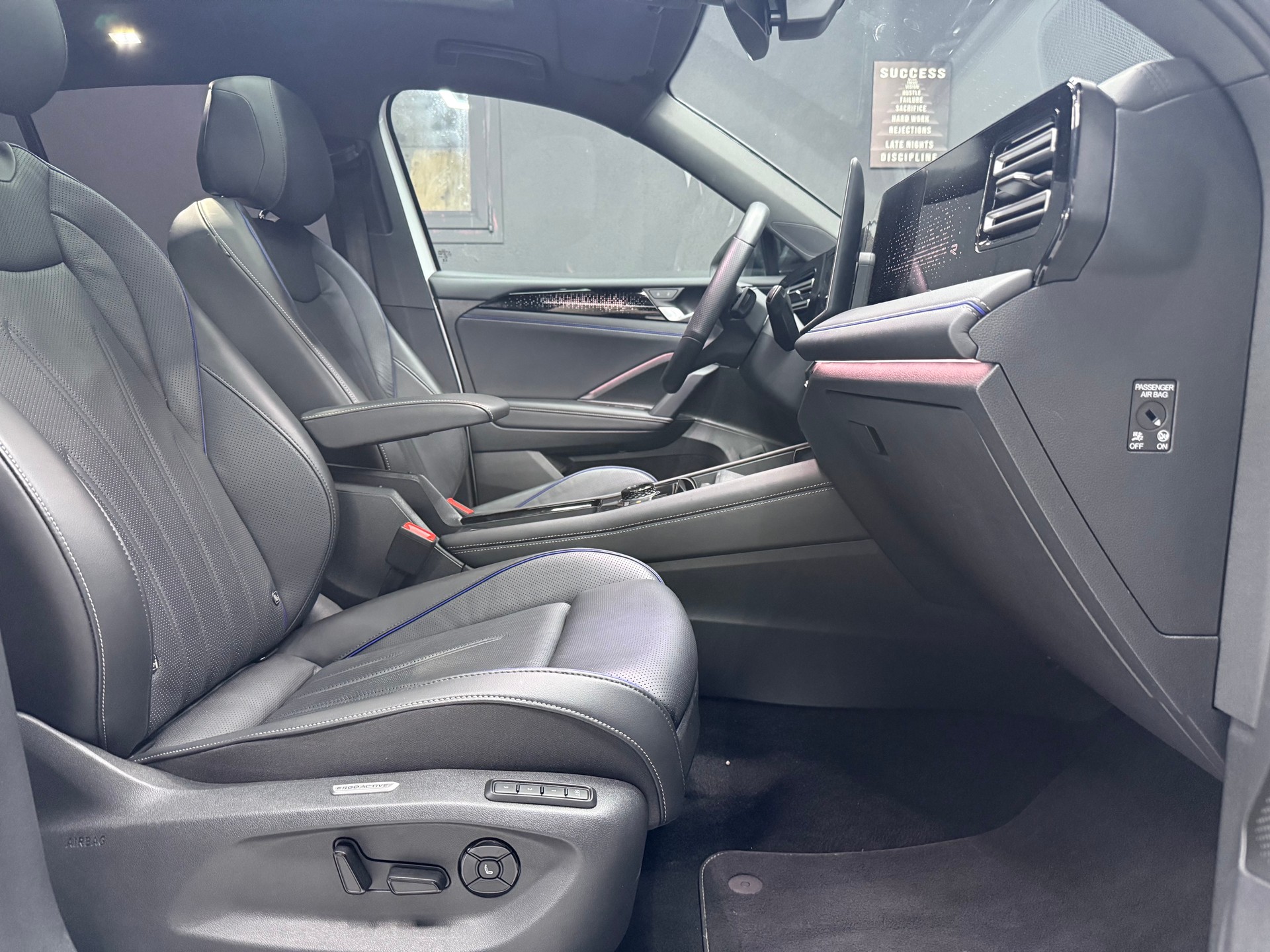 VW Tiguan 2.0 TSI DSG R-Line 4Motion-image-12