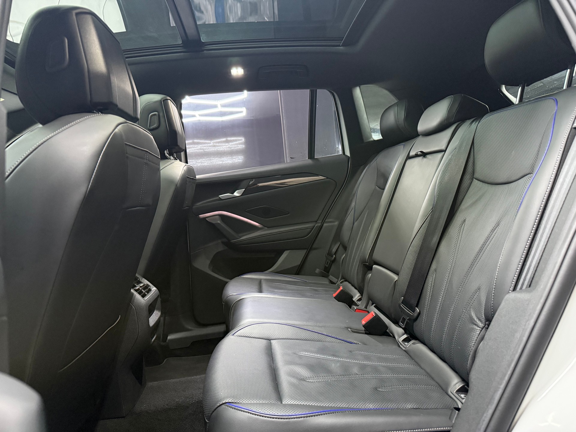 VW Tiguan 2.0 TSI DSG R-Line 4Motion-image-15