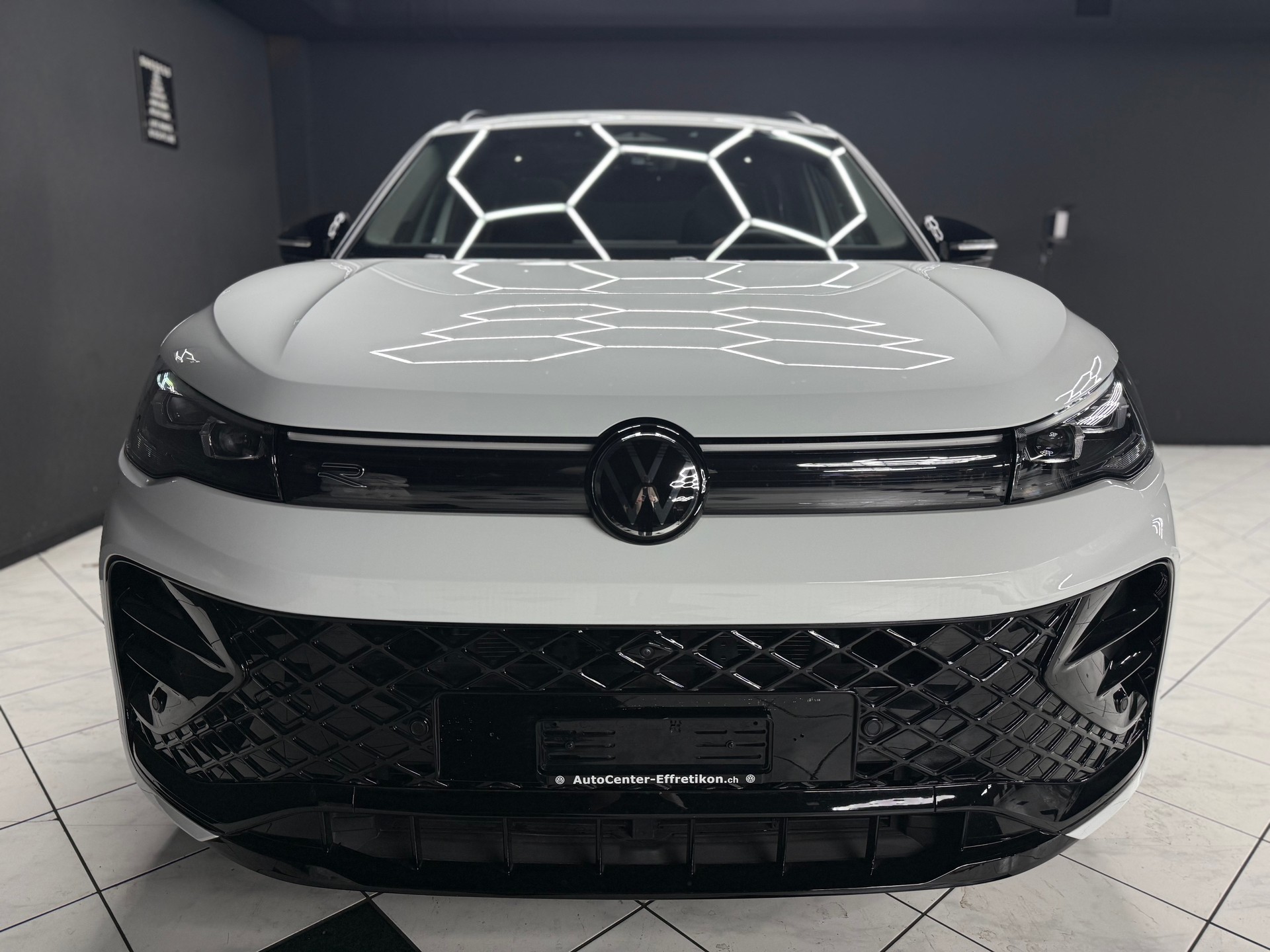 VW Tiguan 2.0 TSI DSG R-Line 4Motion-showroom-element-1