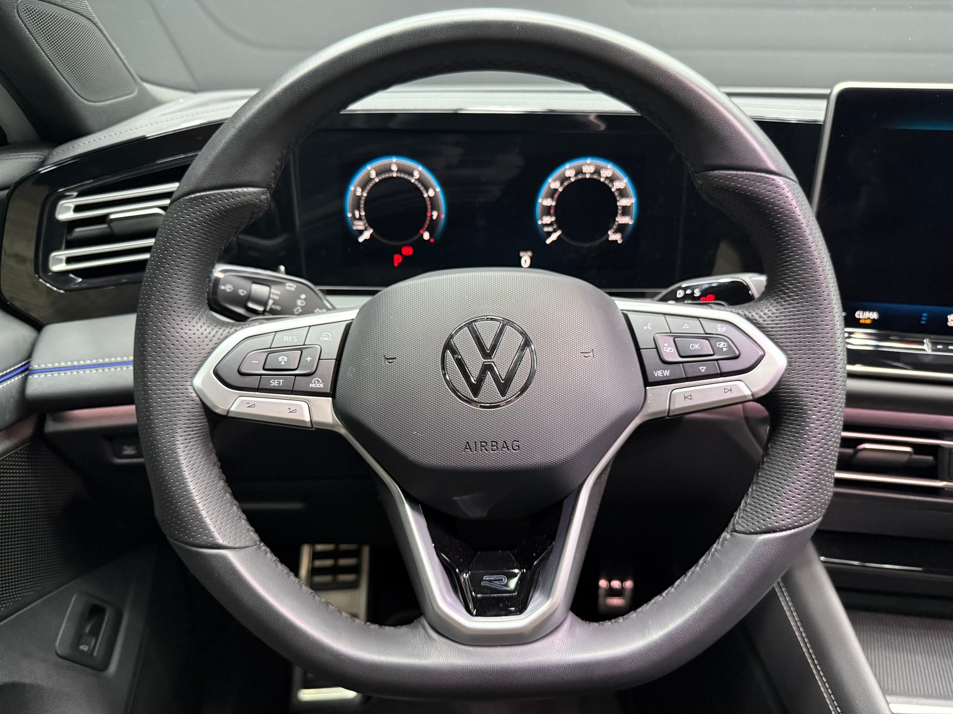 VW Tiguan 2.0 TSI DSG R-Line 4Motion-image-9