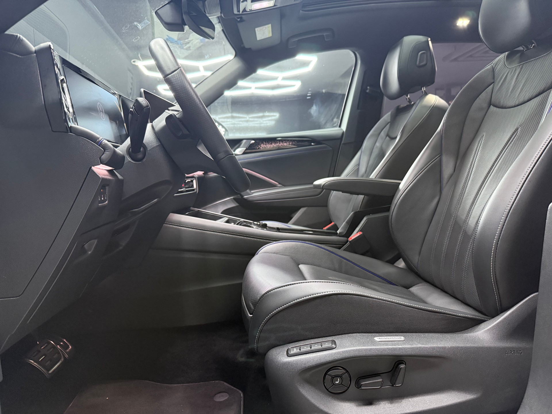 VW Tiguan 2.0 TSI DSG R-Line 4Motion-image-11
