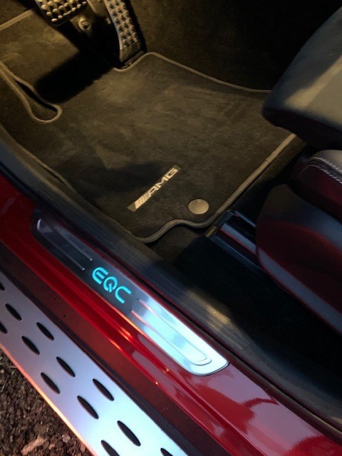 MERCEDES-BENZ EQC 400 AMG Line 4Matic-image-6