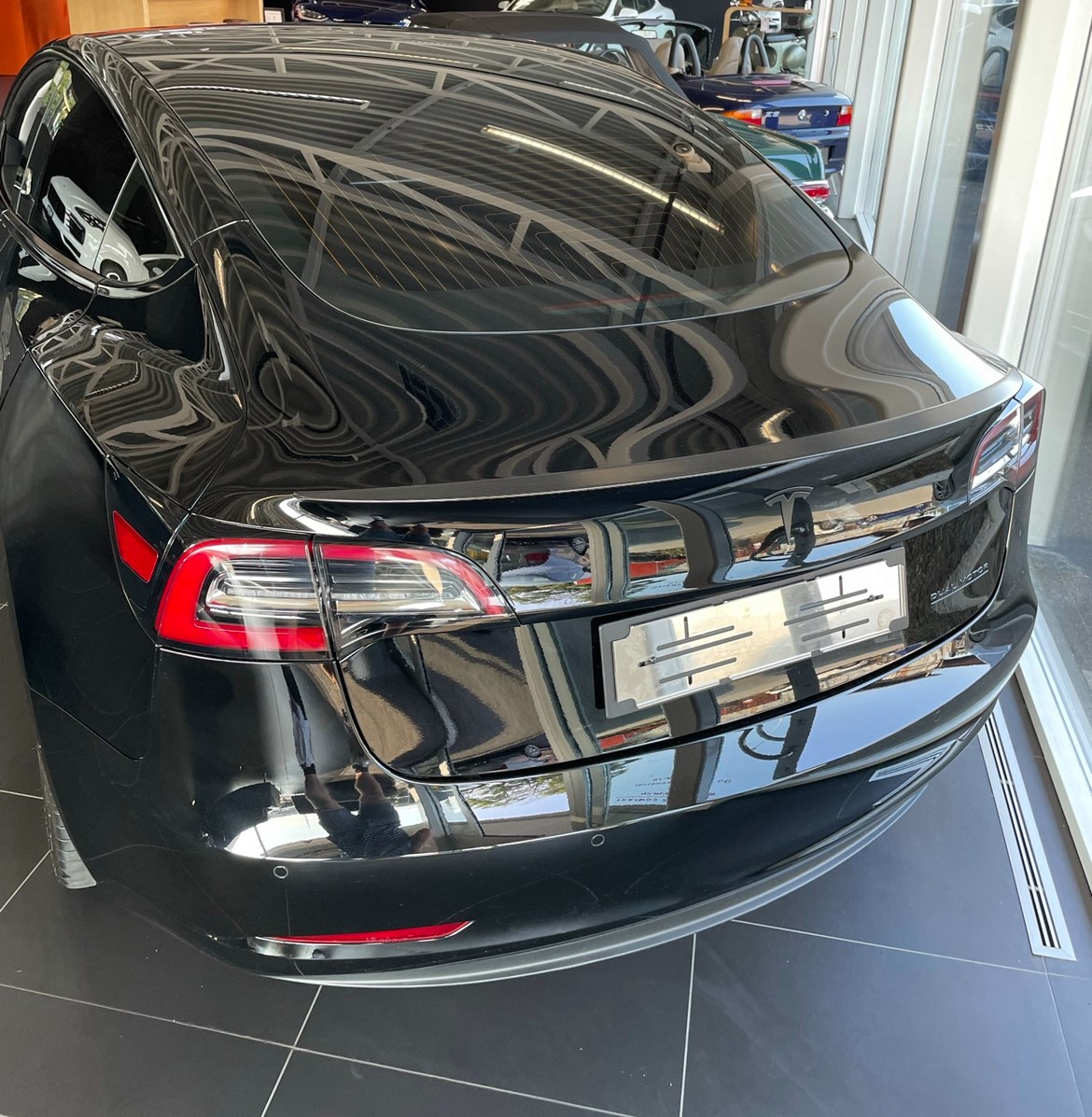 TESLA Model 3 Performance Dual Motor AWD-image-1