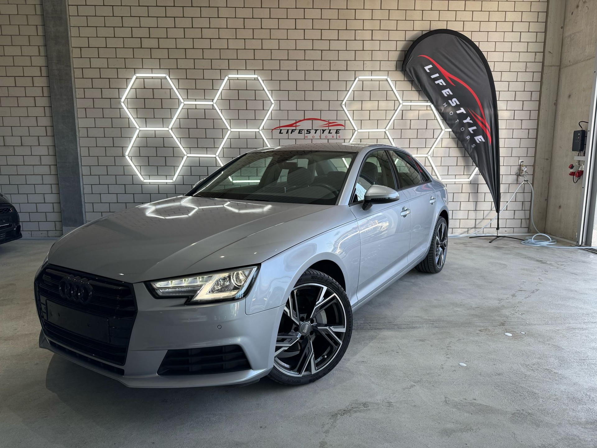 AUDI A4 40 TDI quattro S-tronic-image-0