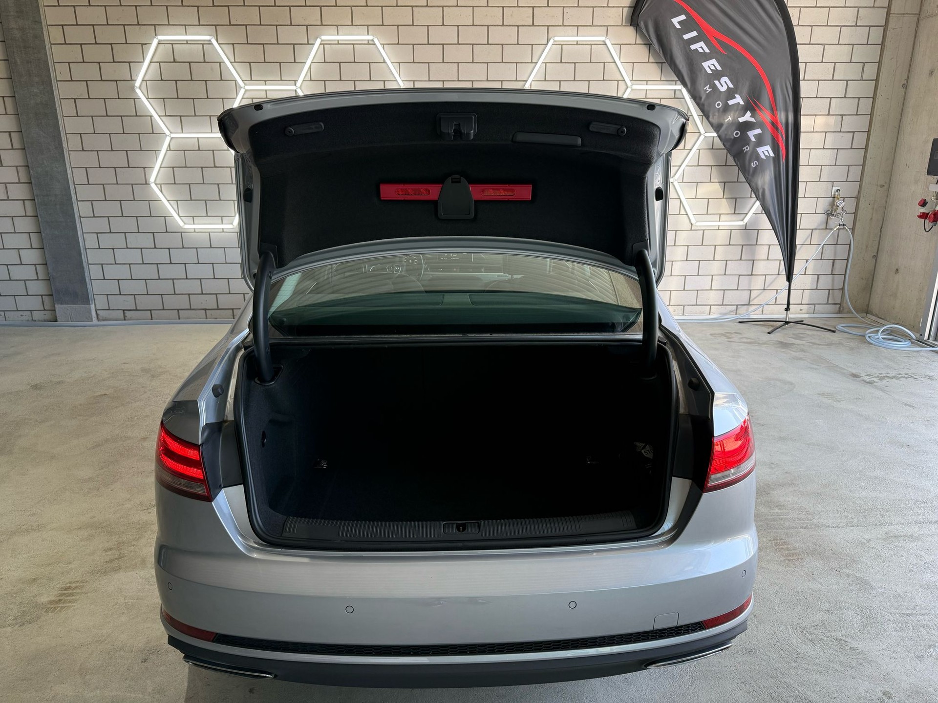 AUDI A4 40 TDI quattro S-tronic-image-11