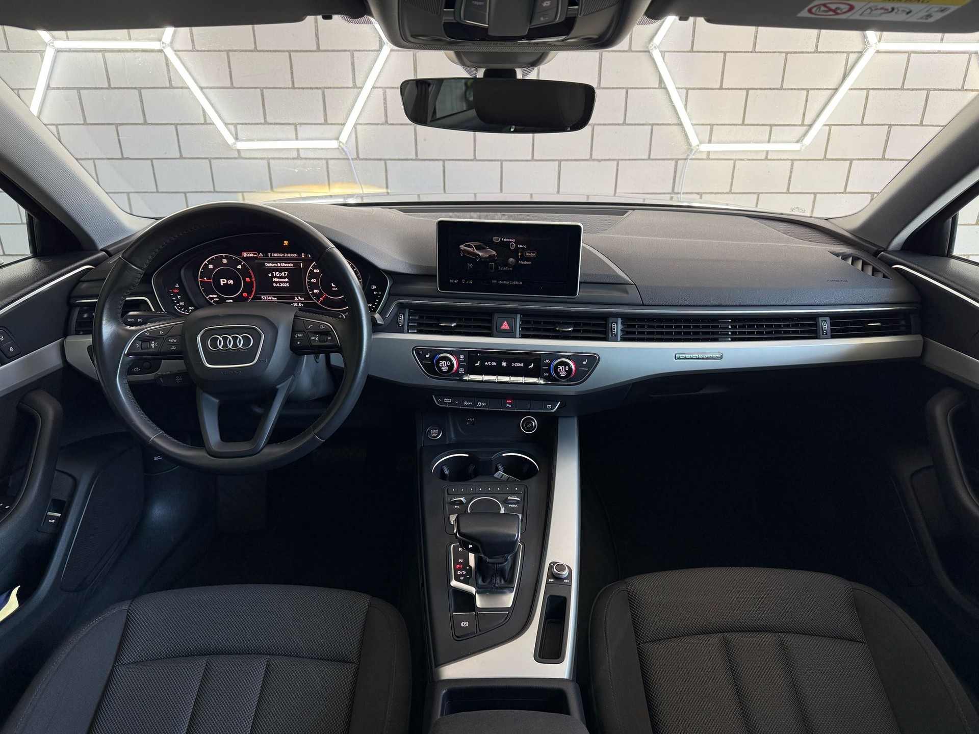AUDI A4 40 TDI quattro S-tronic-image-8