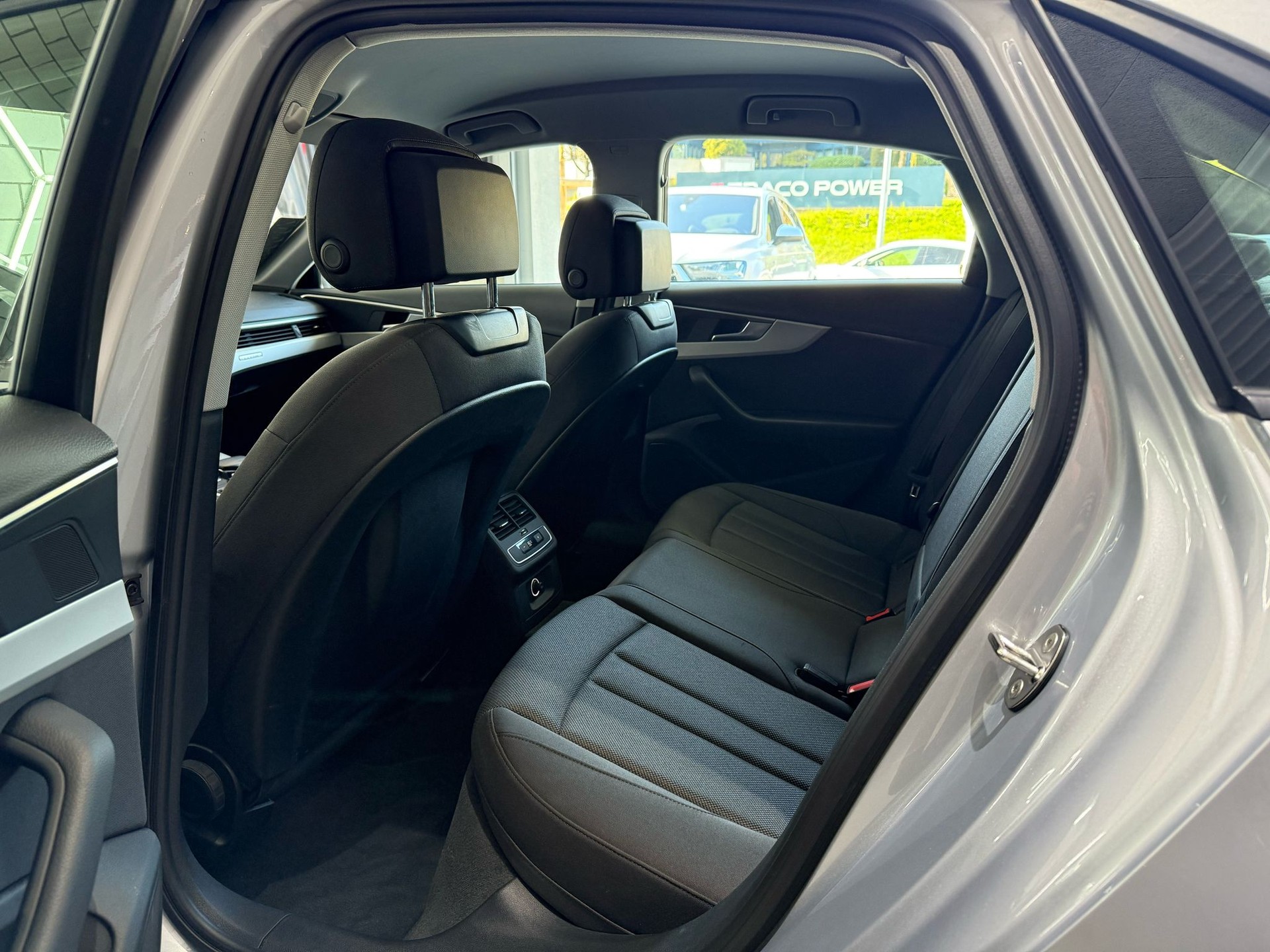 AUDI A4 40 TDI quattro S-tronic-image-10