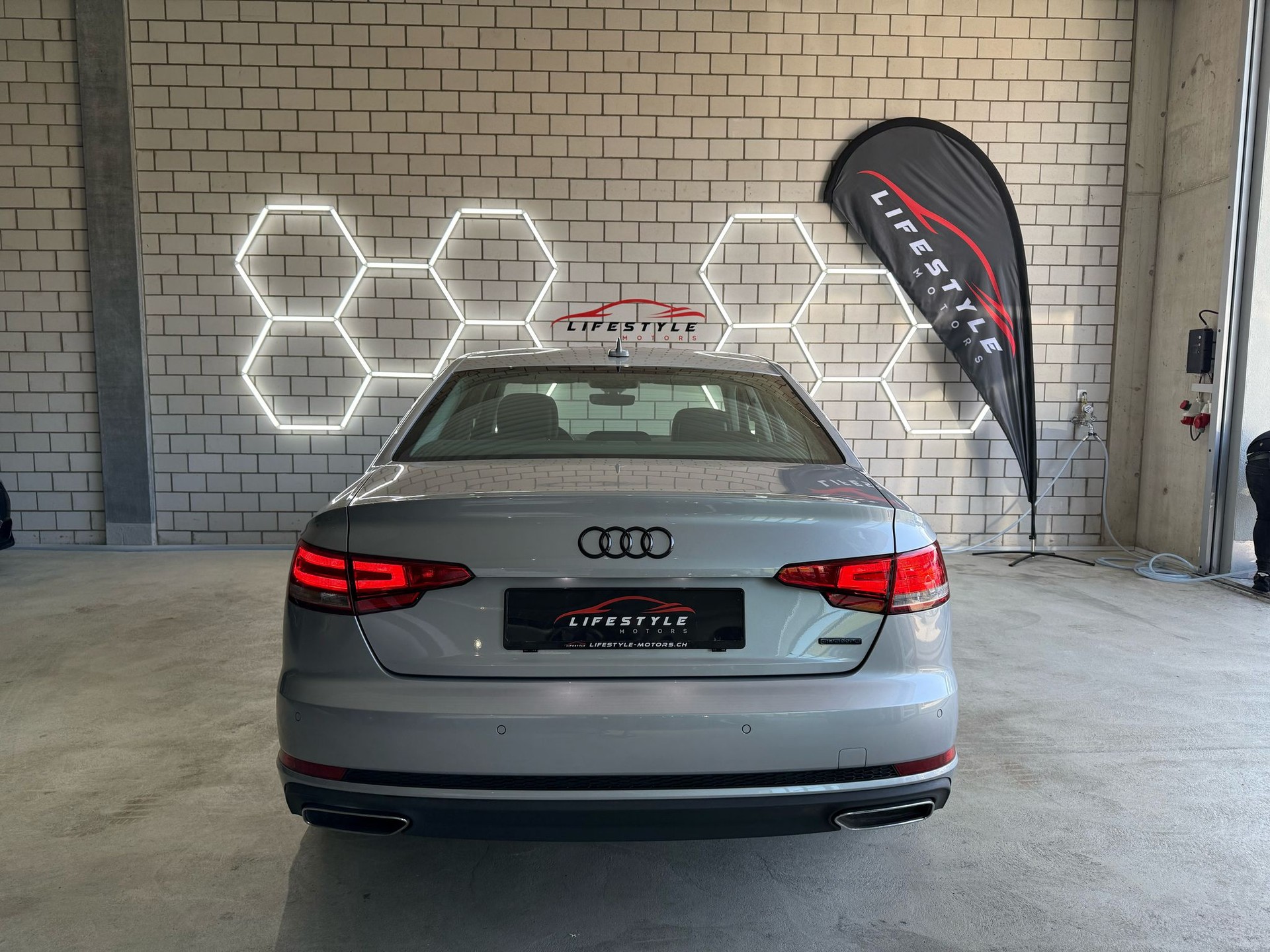 AUDI A4 40 TDI quattro S-tronic-image-3