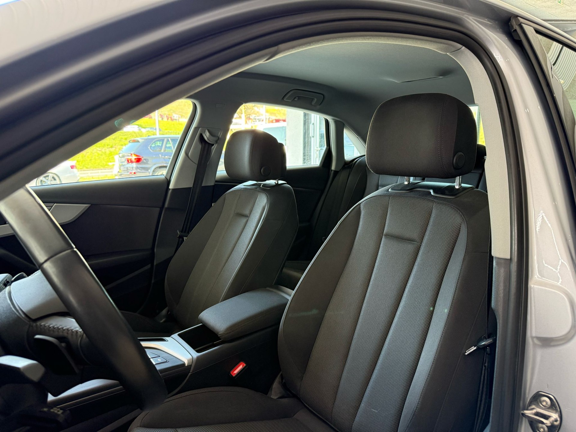 AUDI A4 40 TDI quattro S-tronic-image-9