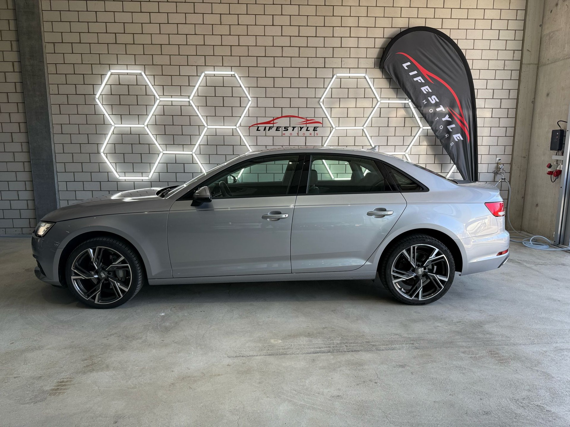 AUDI A4 40 TDI quattro S-tronic-image-1