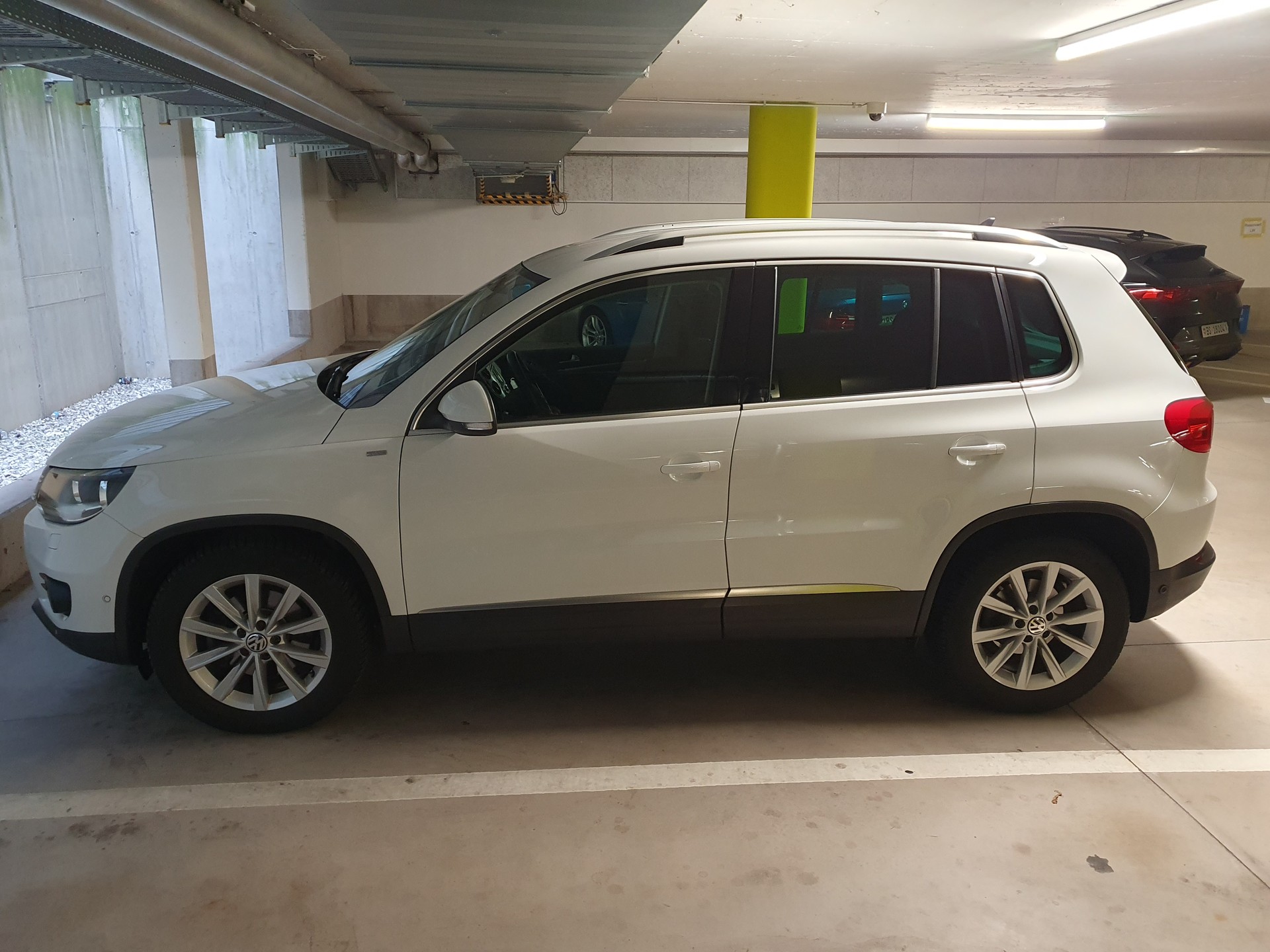 VW Tiguan 1.4 TSI Sport&Style 4Motion-image-2