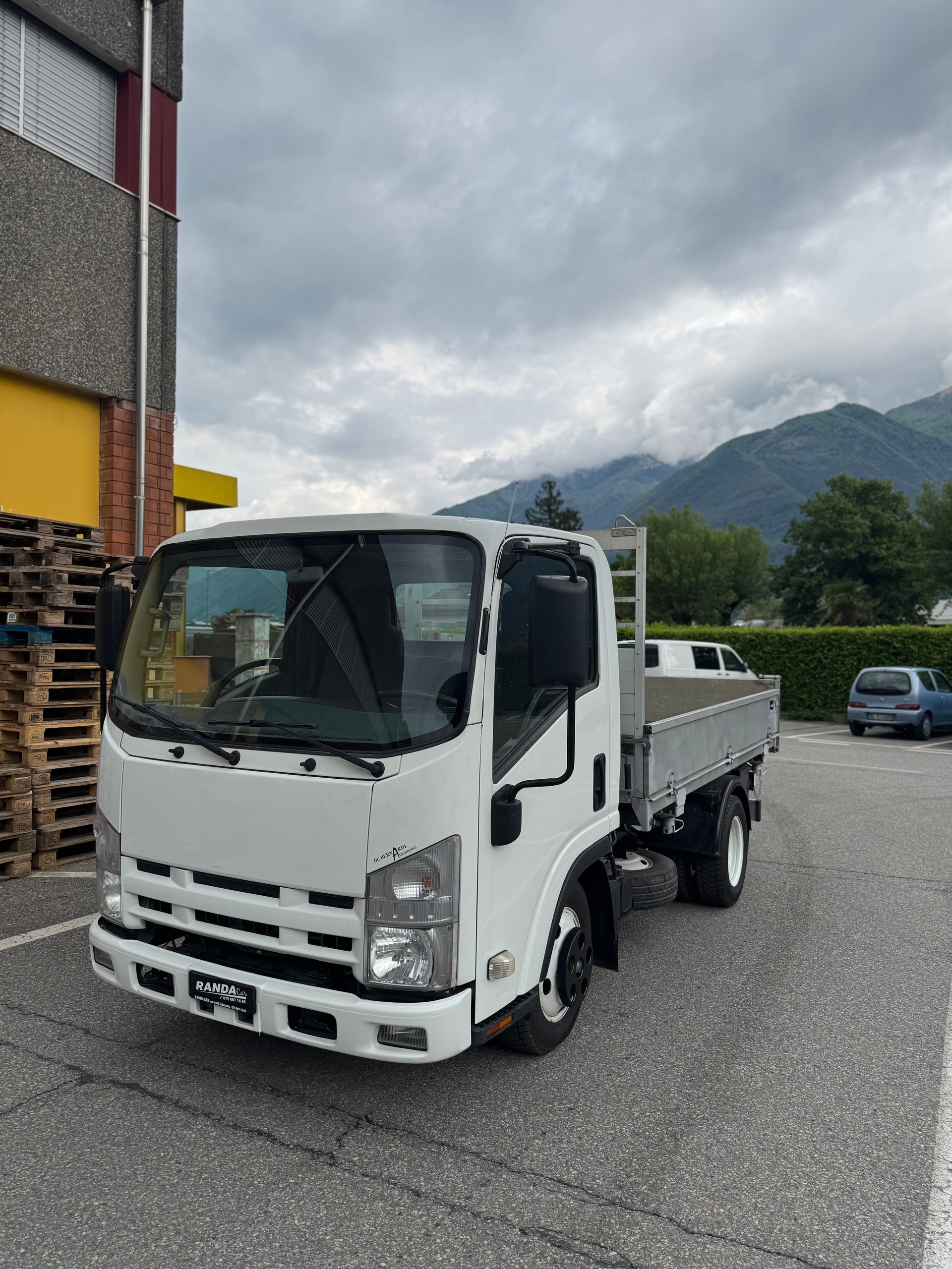 ISUZU NLR 85A